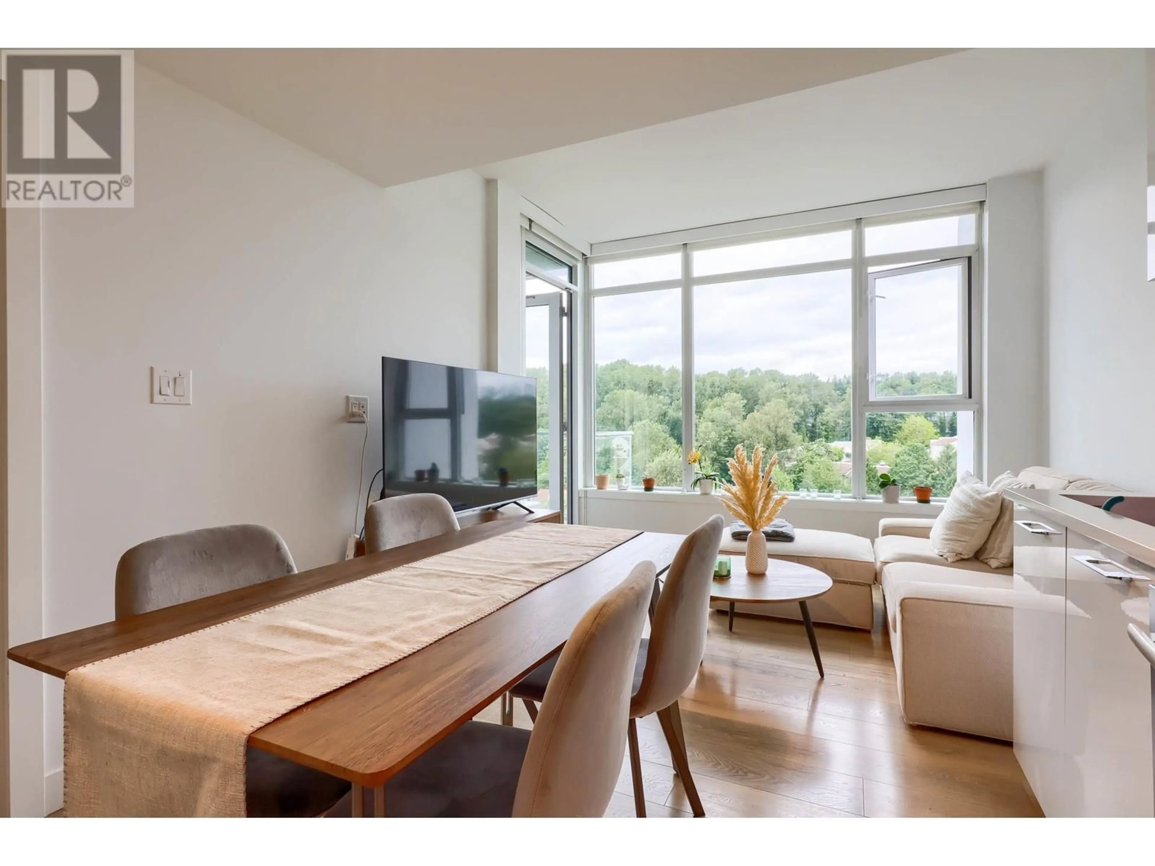 Dining room, wood floors, cottage for 2101 8538 RIVER DISTRICT CROSSING, Vancouver British Columbia V5S0C9