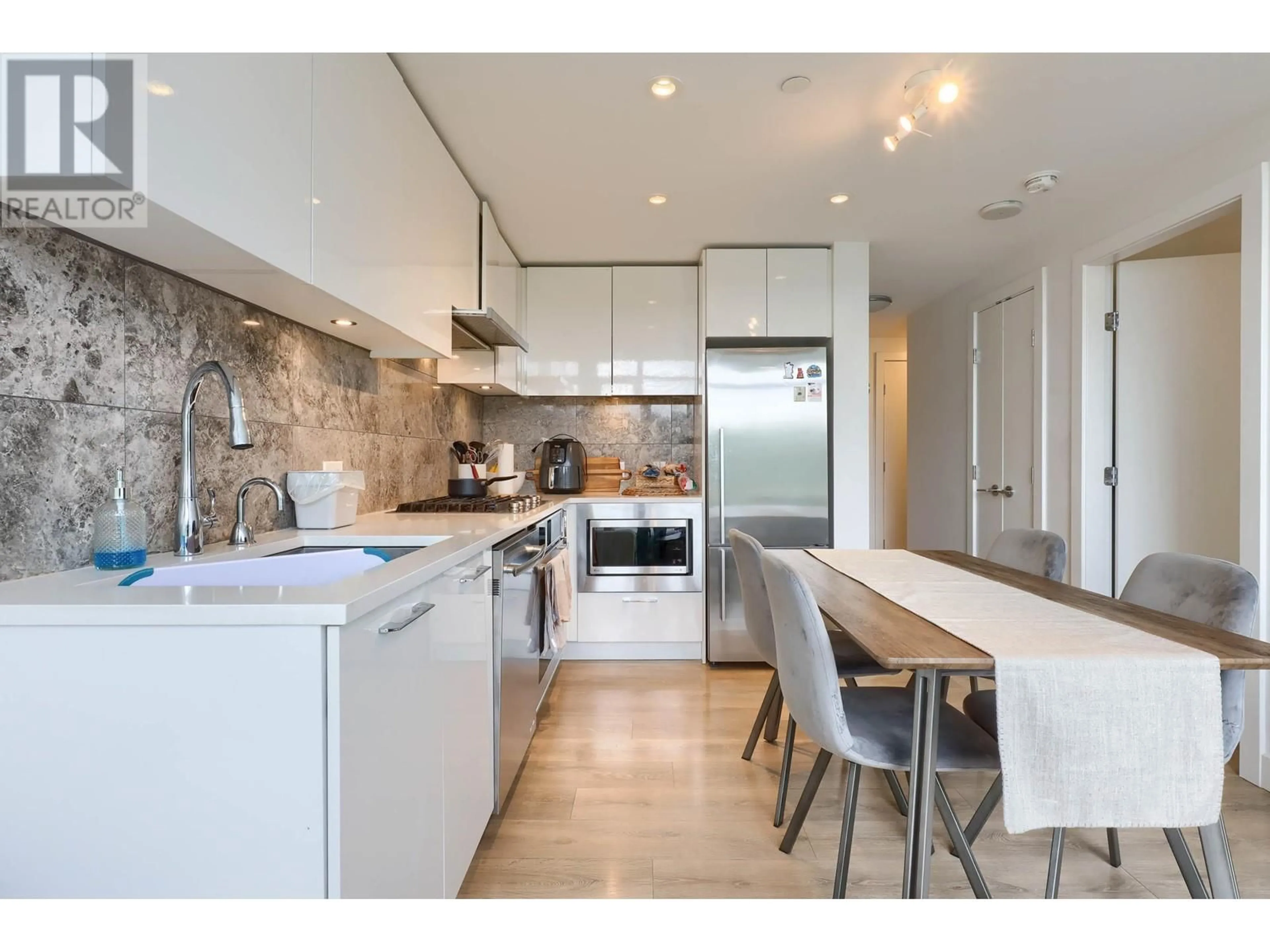 Open concept kitchen for 2101 8538 RIVER DISTRICT CROSSING, Vancouver British Columbia V5S0C9