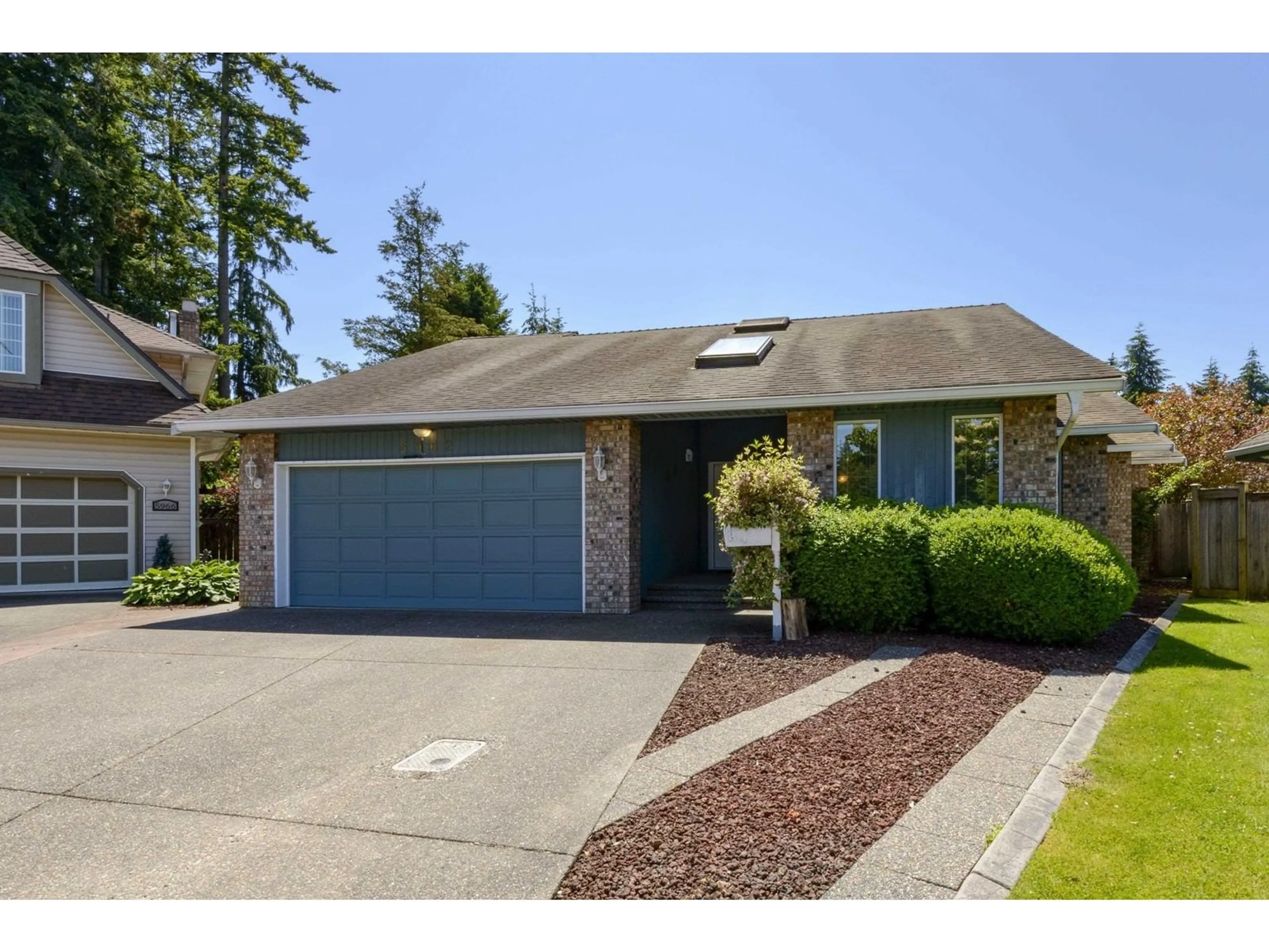 Frontside or backside of a home for 5962 SOUTHPARK CLOSE, Surrey British Columbia V3X2B8