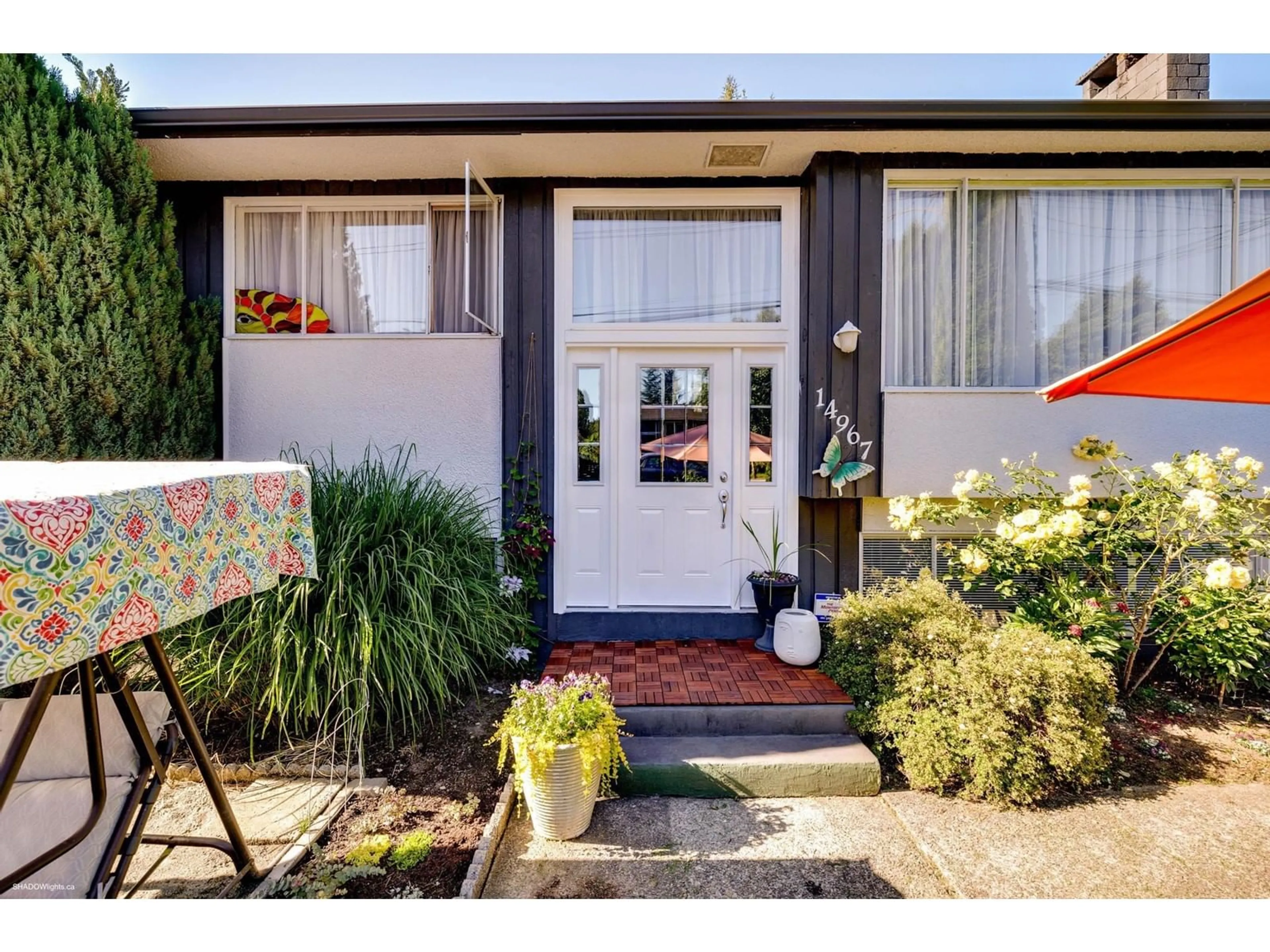 Indoor entryway for 14967 111A AVENUE, Surrey British Columbia V3R7E4