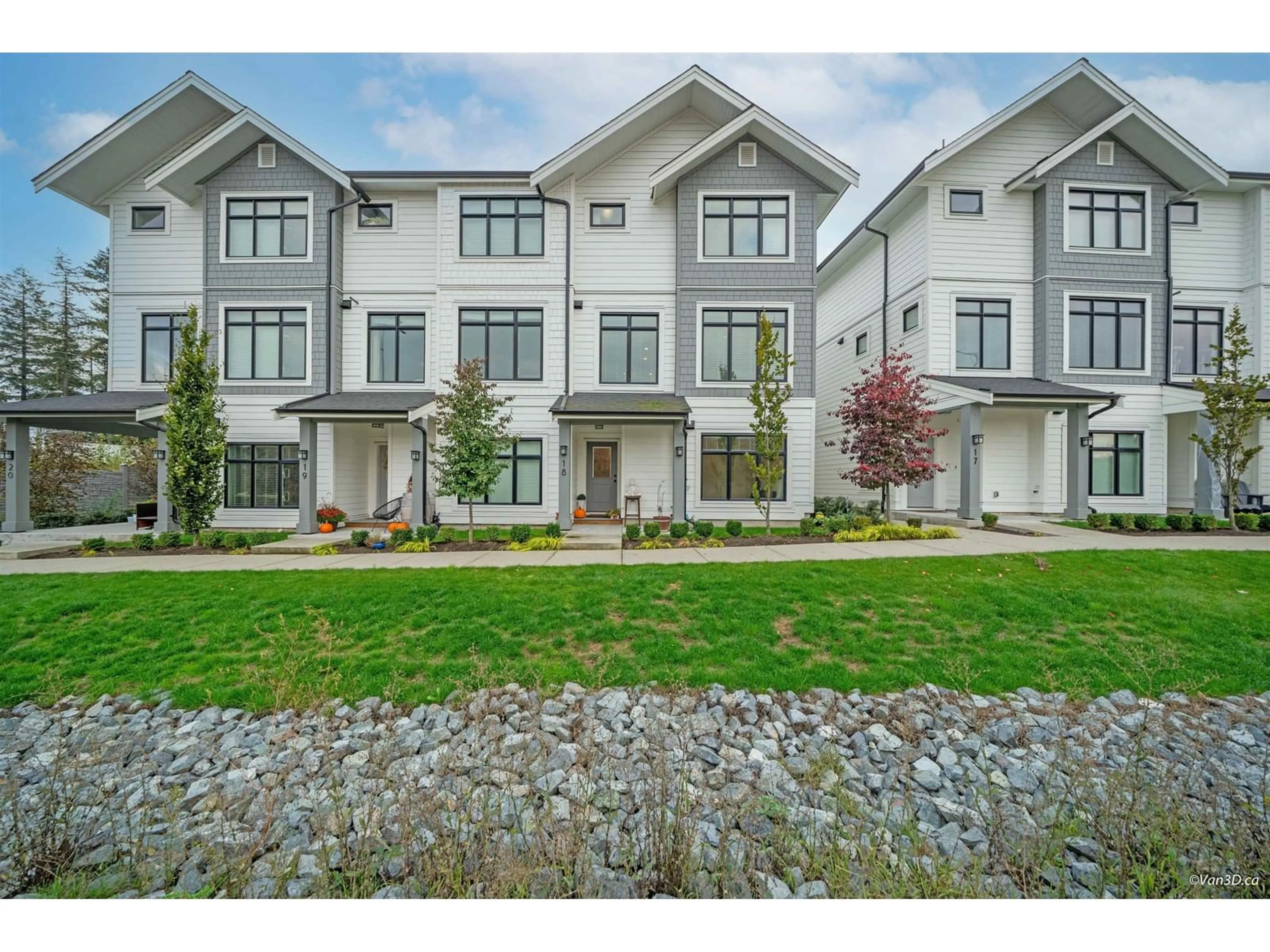 A pic from exterior of the house or condo for 18 17557 100 AVENUE, Surrey British Columbia V4N6V5