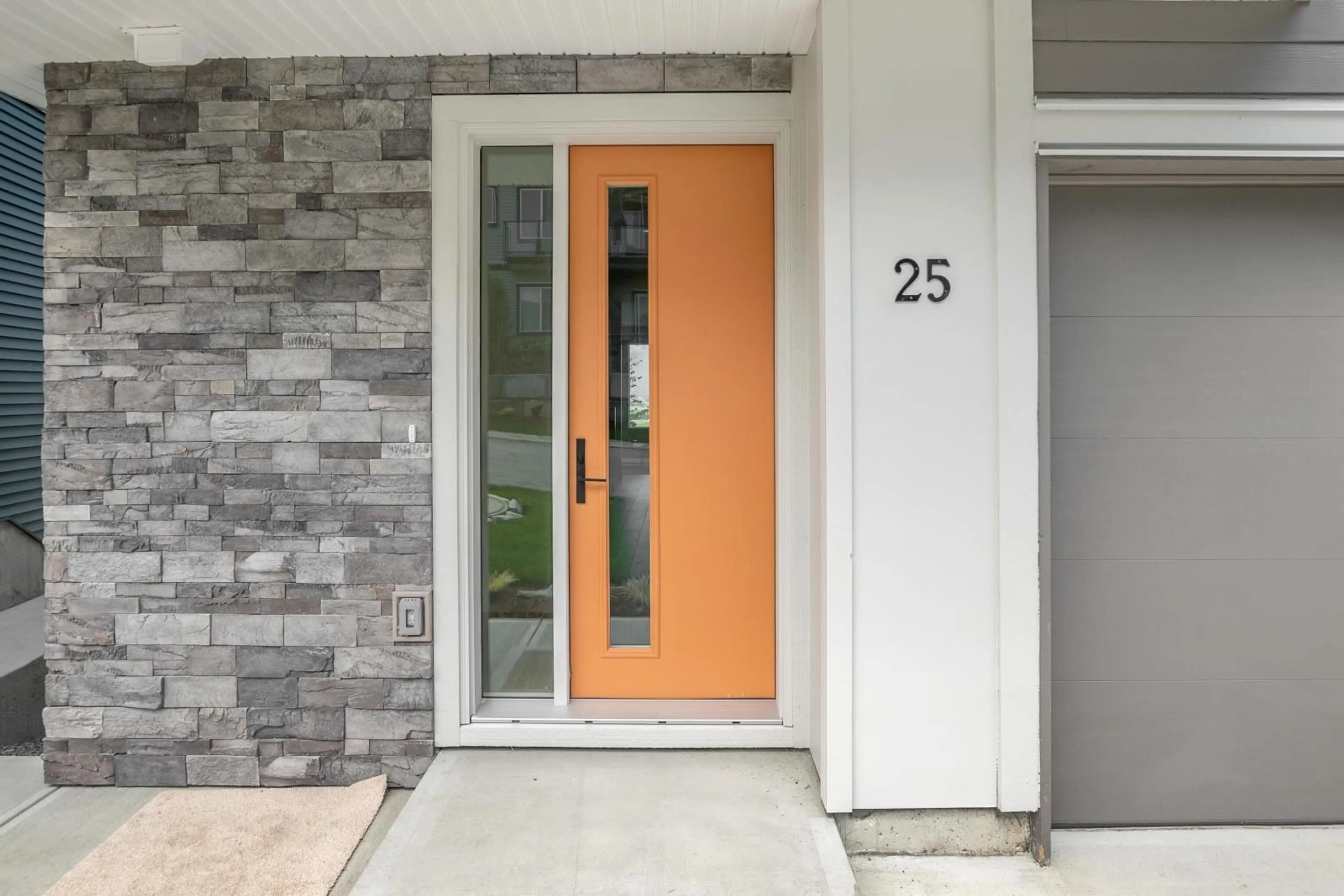 Indoor entryway, cement floor for 25 6262 REXFORD DRIVE, Chilliwack British Columbia V2R6B4