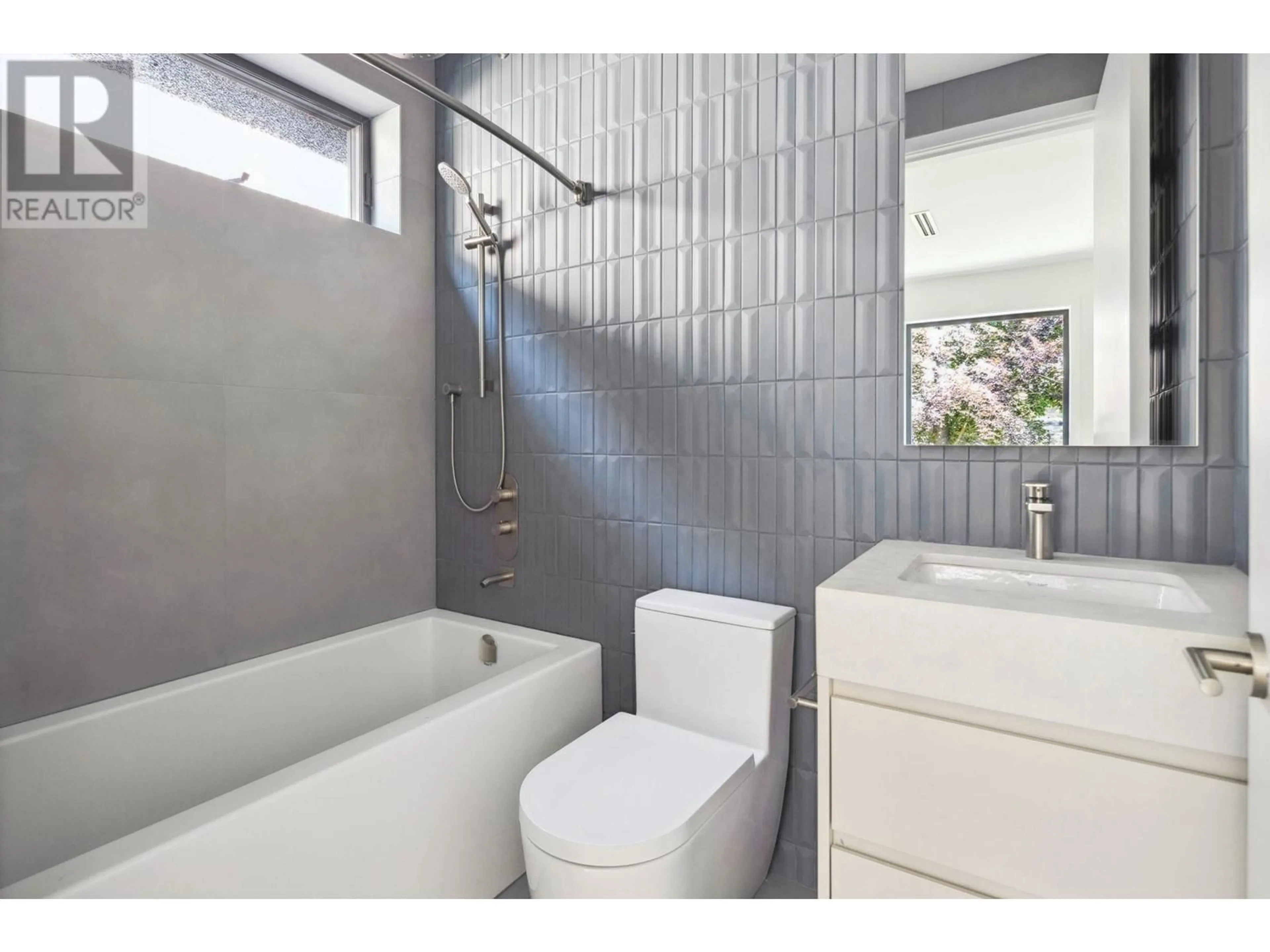 Contemporary bathroom for 1 730 W 17 AVENUE, Vancouver British Columbia V5Z1T9