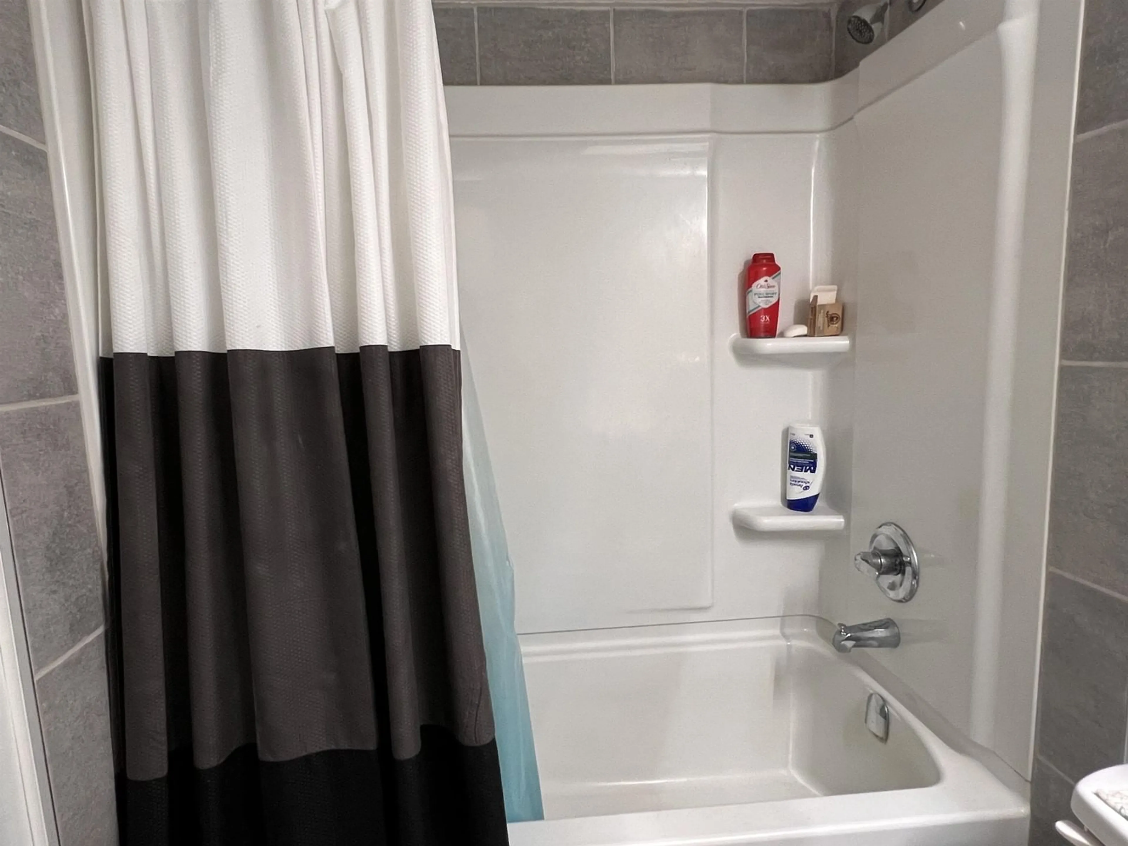 Standard bathroom for 202 33598 GEORGE FERGUSON WAY, Abbotsford British Columbia V2S2L8