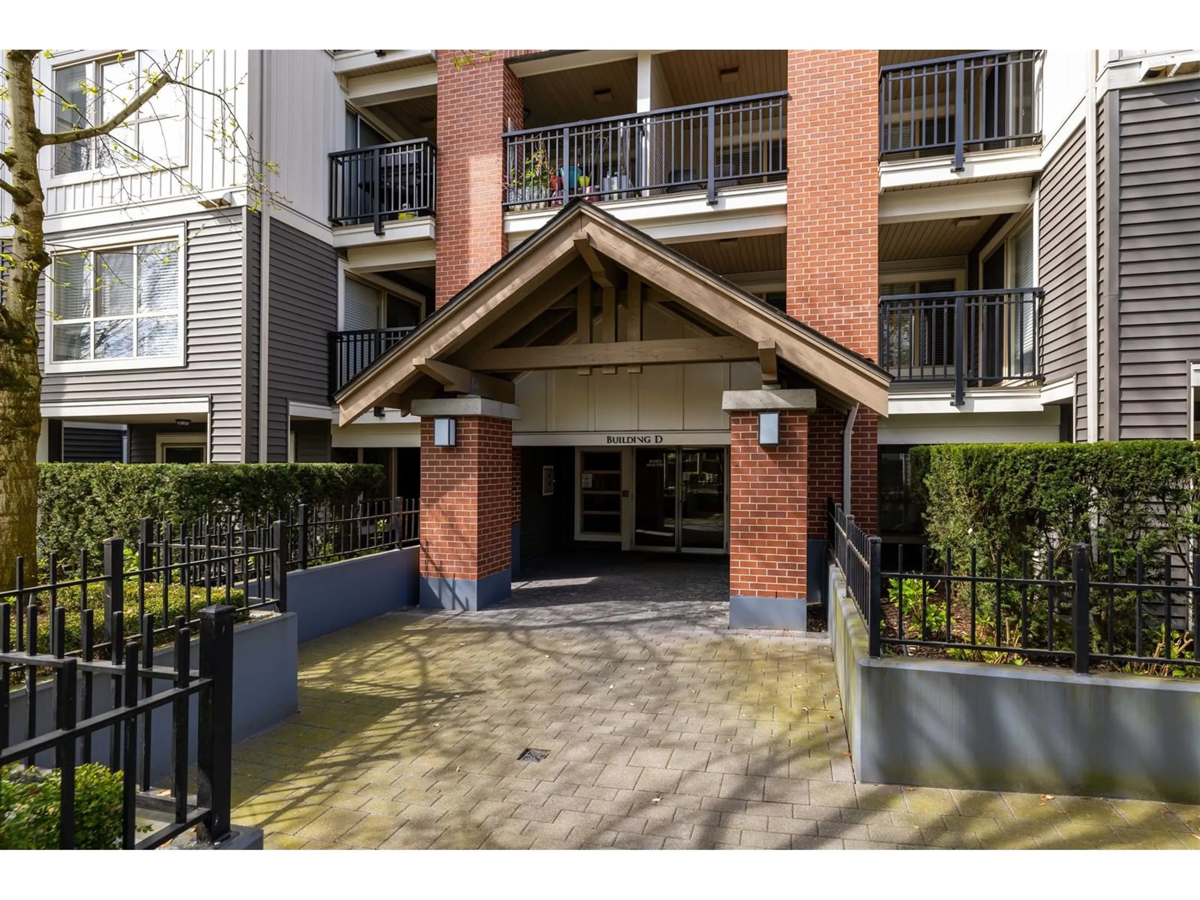 Indoor foyer for D312 8929 202 STREET, Langley British Columbia V1M0B4