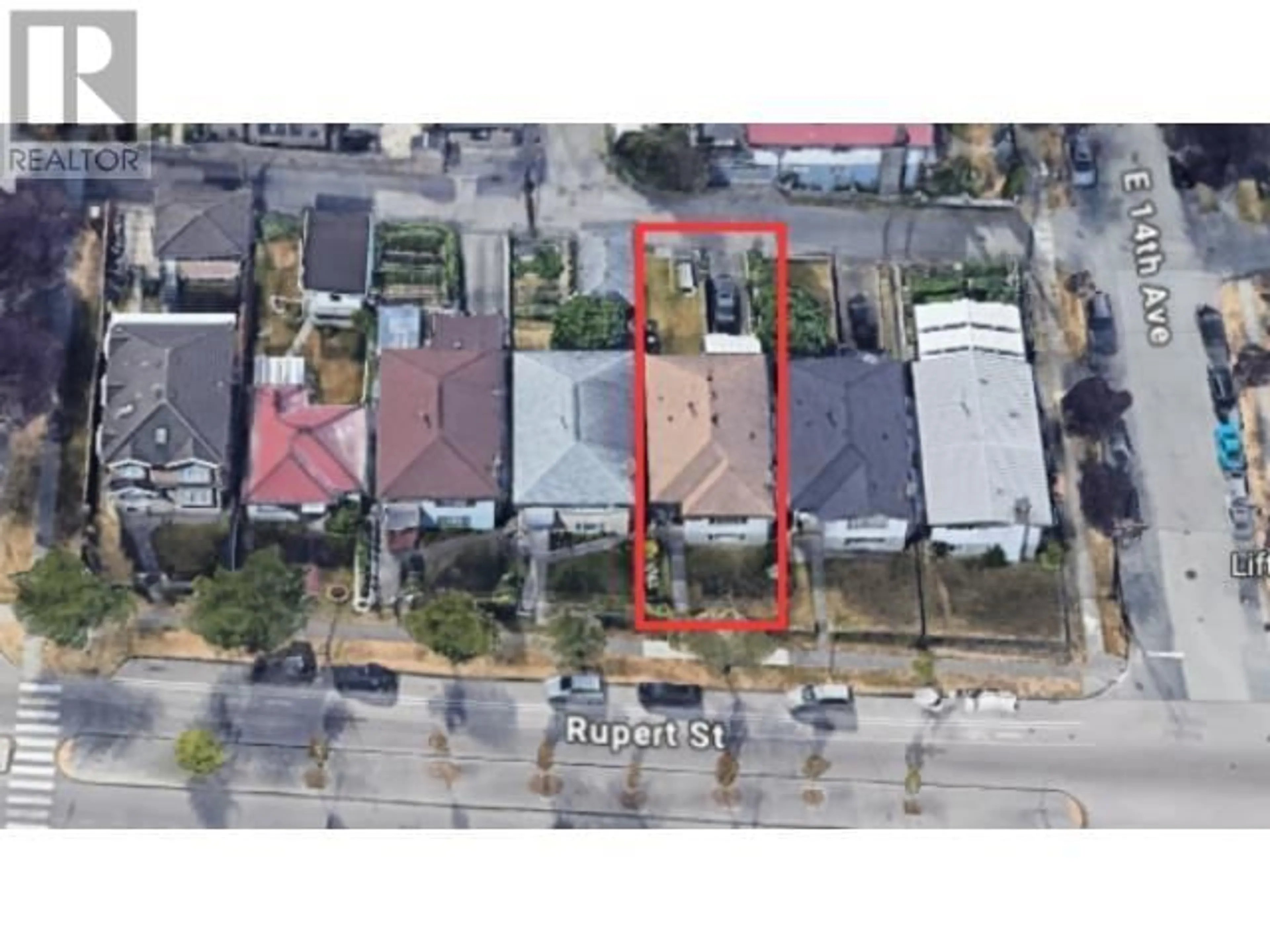 A pic from outside/outdoor area/front of a property/back of a property/a pic from drone, street for 3041 RUPERT STREET, Vancouver British Columbia V5M3V1