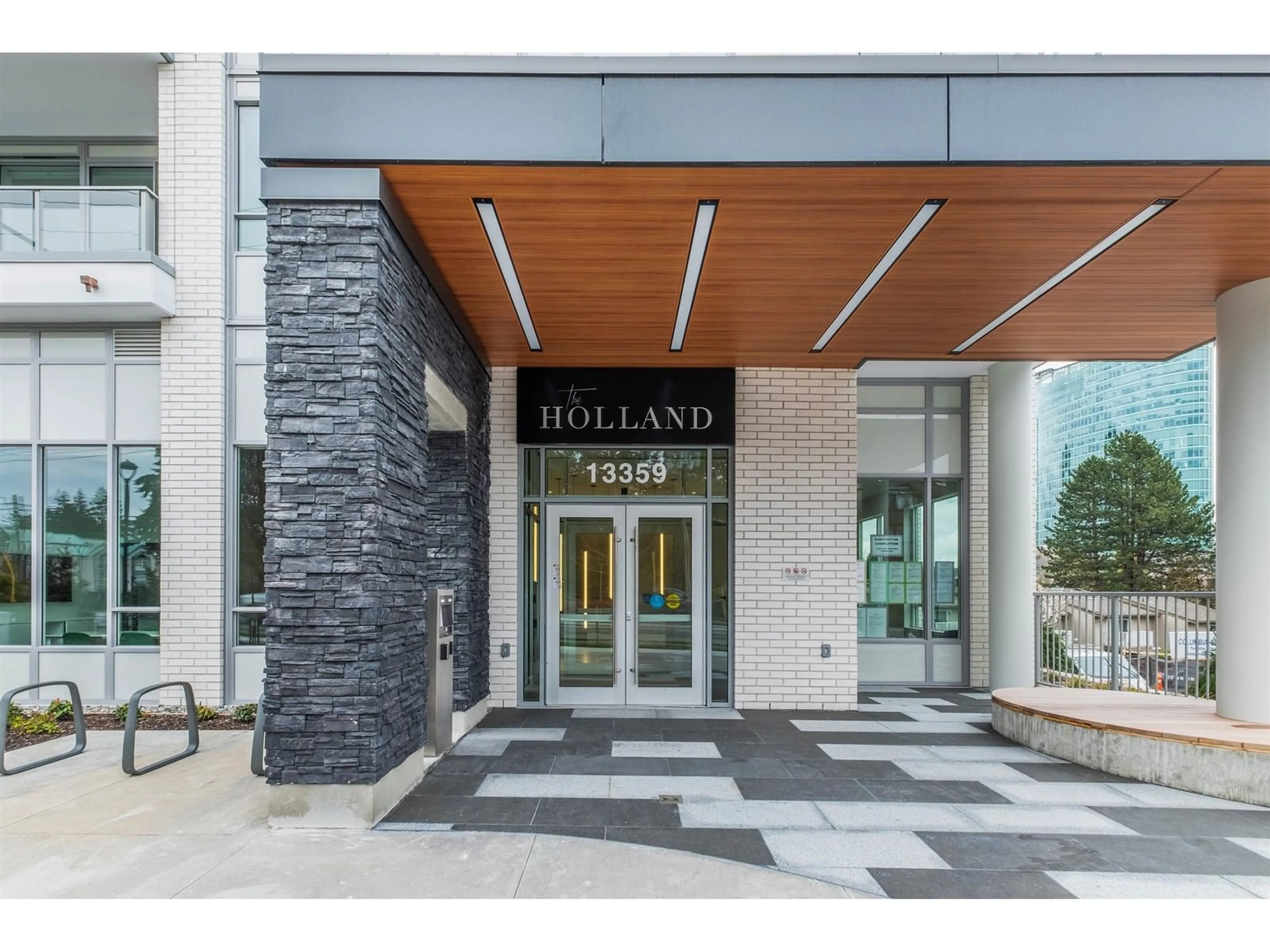 Indoor foyer for 603 13359 OLD YALE ROAD, Surrey British Columbia V3T0S4