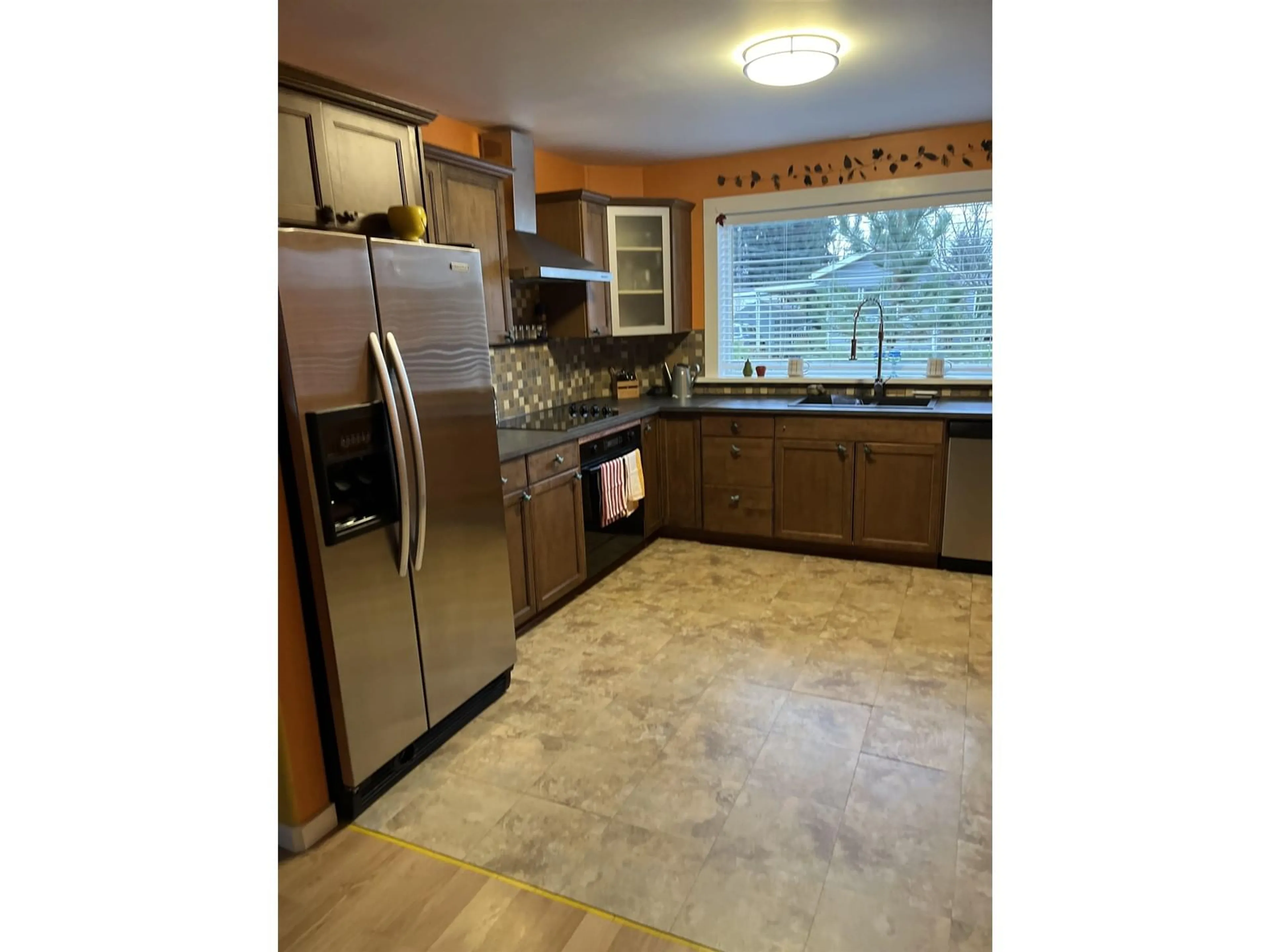 Standard kitchen, ceramic/tile floor for 62 31313 LIVINGSTONE AVENUE, Abbotsford British Columbia V2T4T1