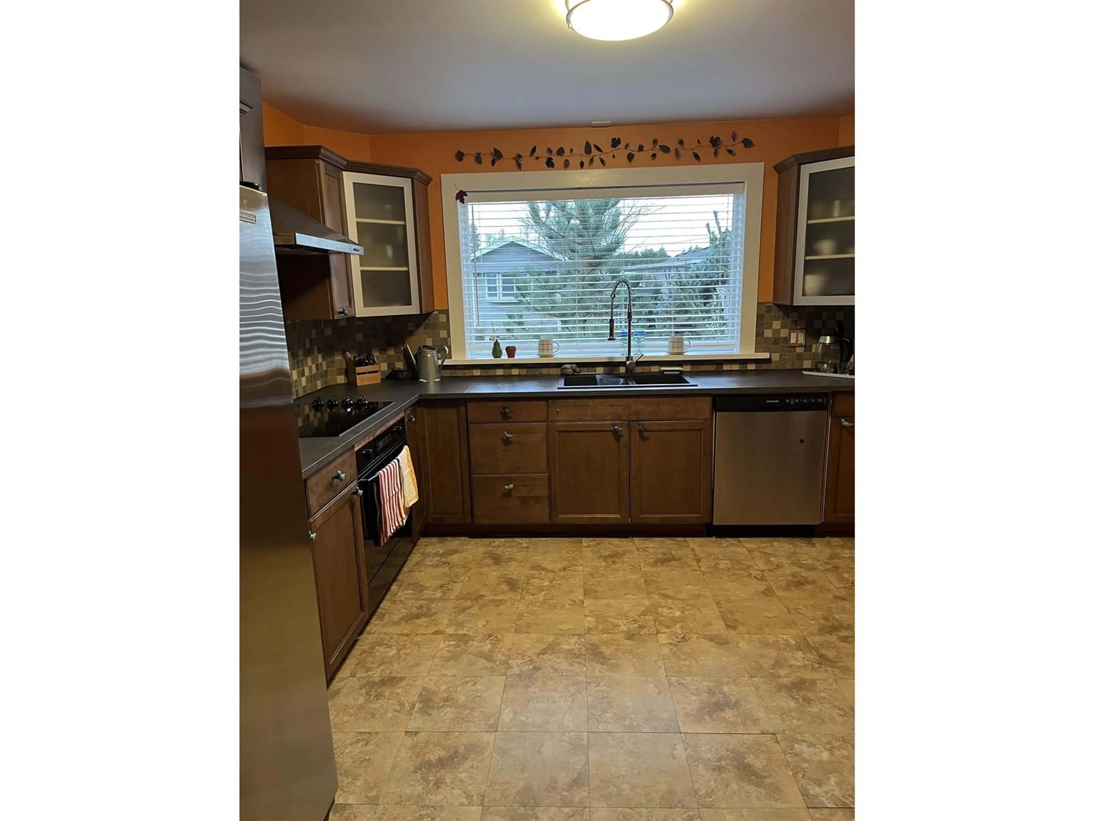 Standard kitchen, ceramic/tile floor for 62 31313 LIVINGSTONE AVENUE, Abbotsford British Columbia V2T4T1