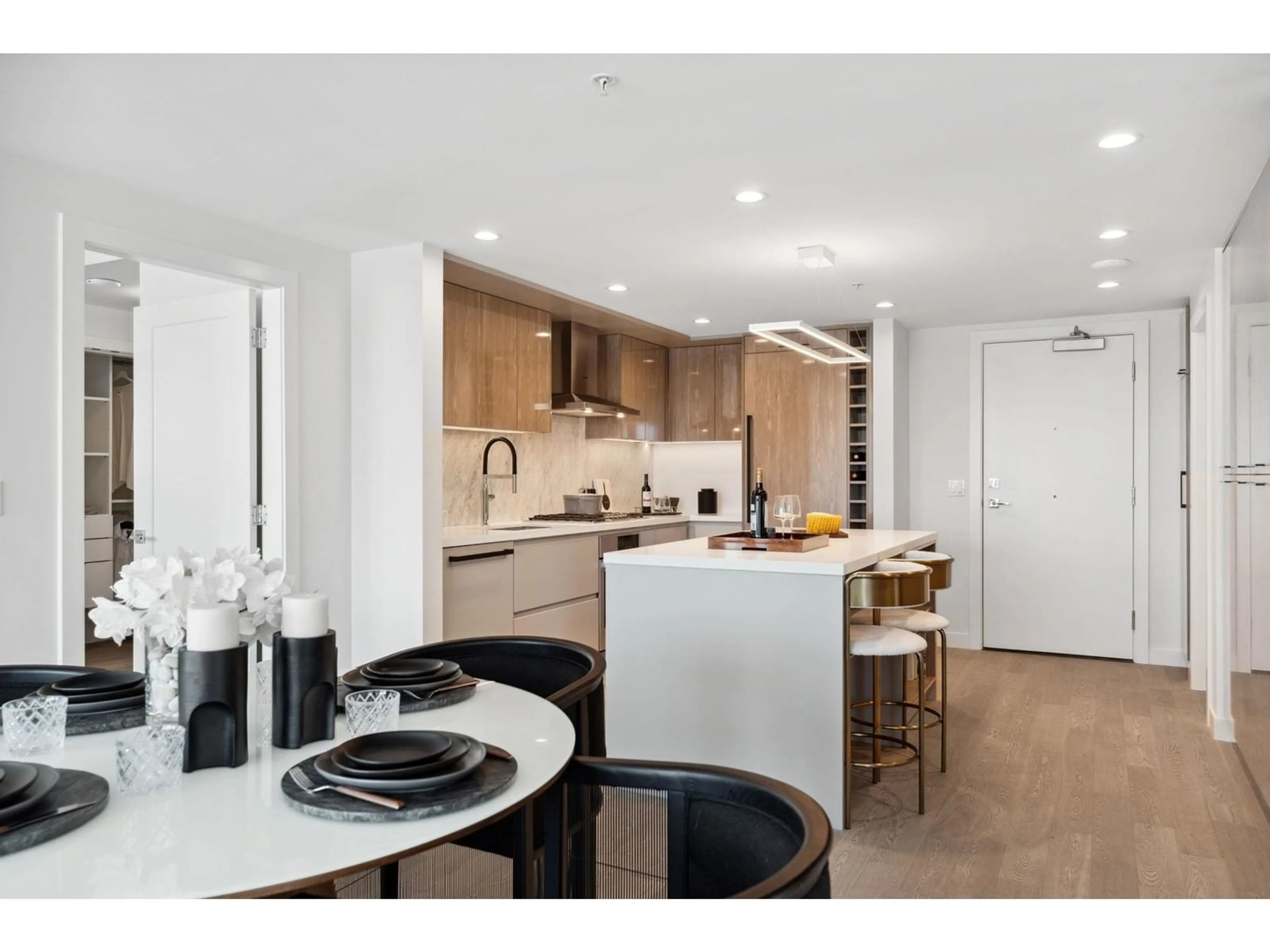 Open concept kitchen, unknown for 711 - 1526 FINLAY, White Rock British Columbia V4B4L9