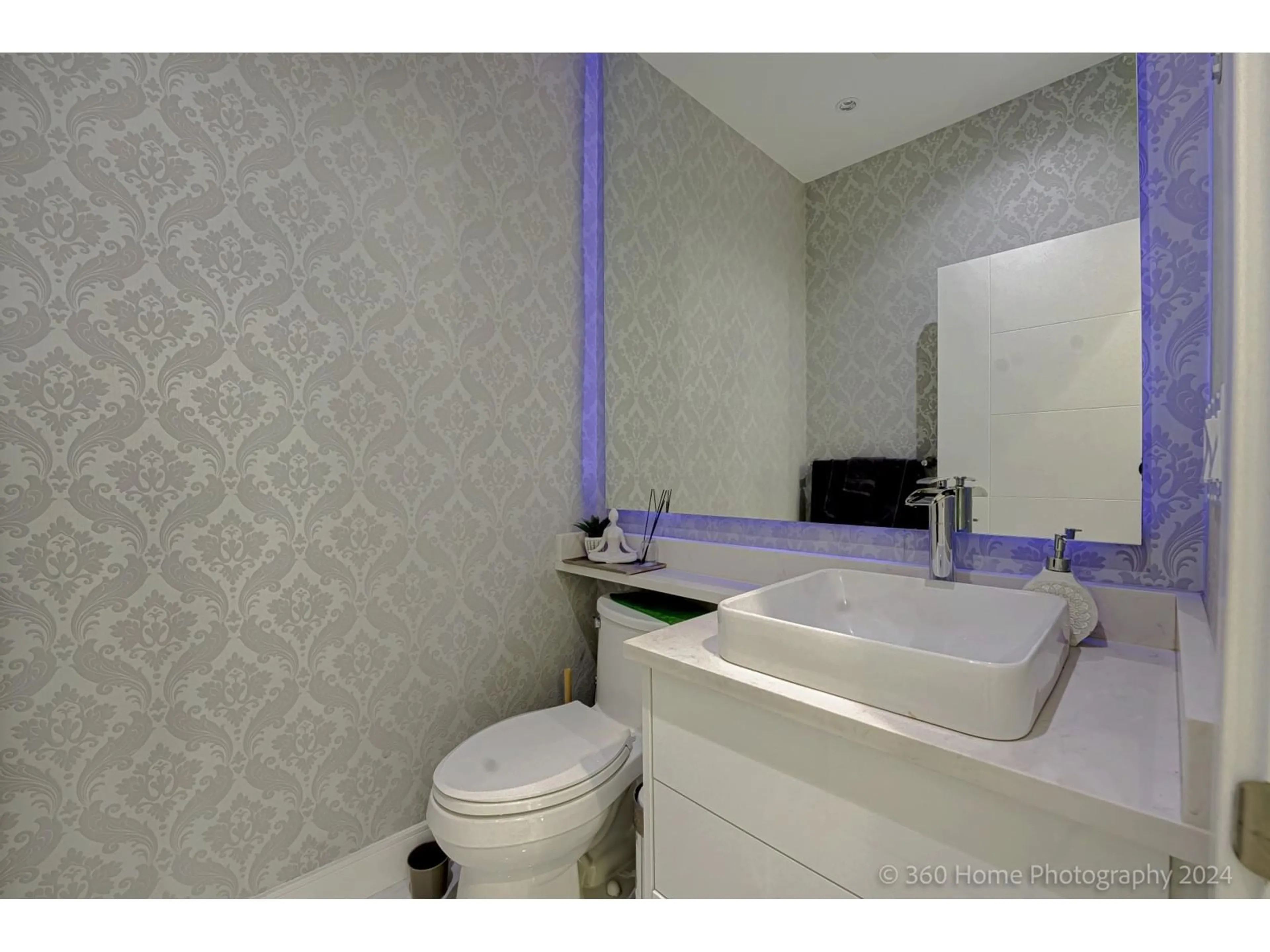 Standard bathroom, ceramic/tile floor for 9093 BUCHANAN, Surrey British Columbia V3V6E4