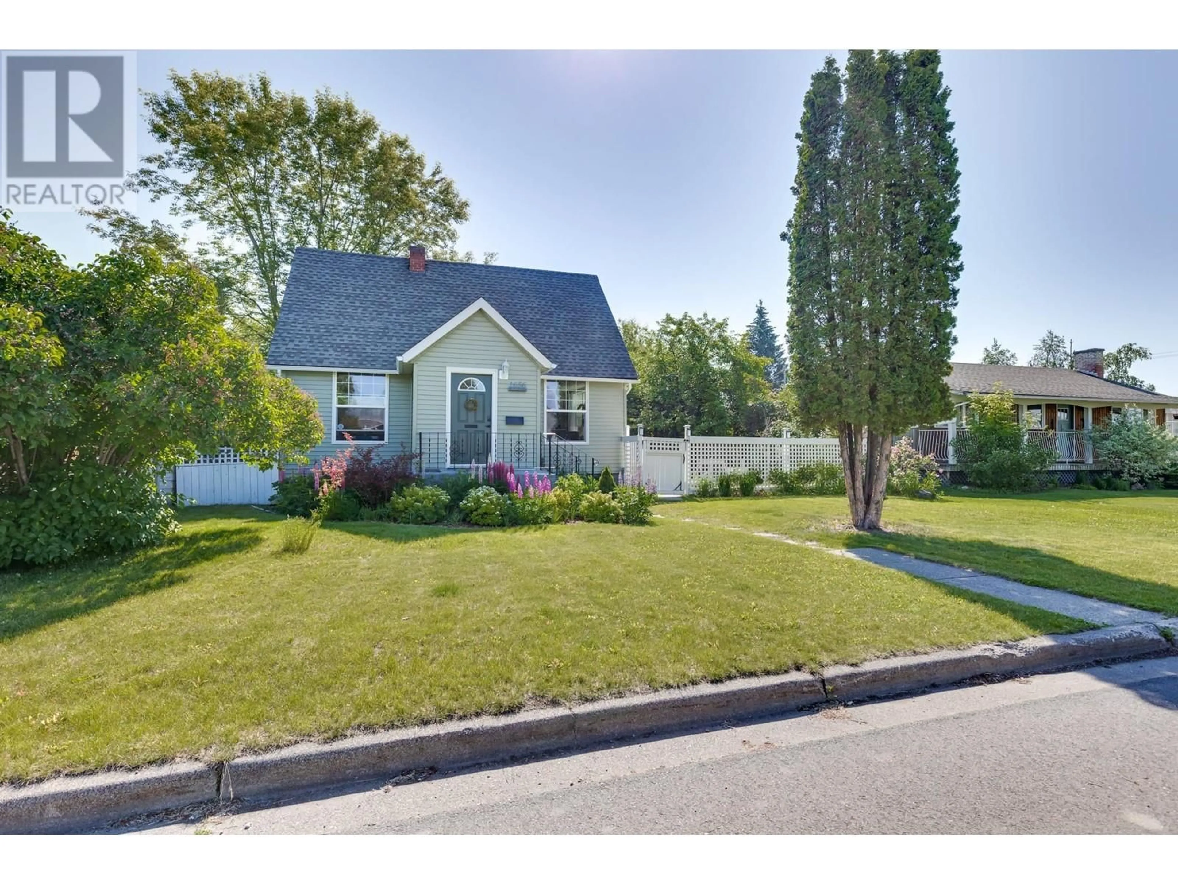 Frontside or backside of a home for 1656 OAK STREET, Prince George British Columbia V2L1Z1