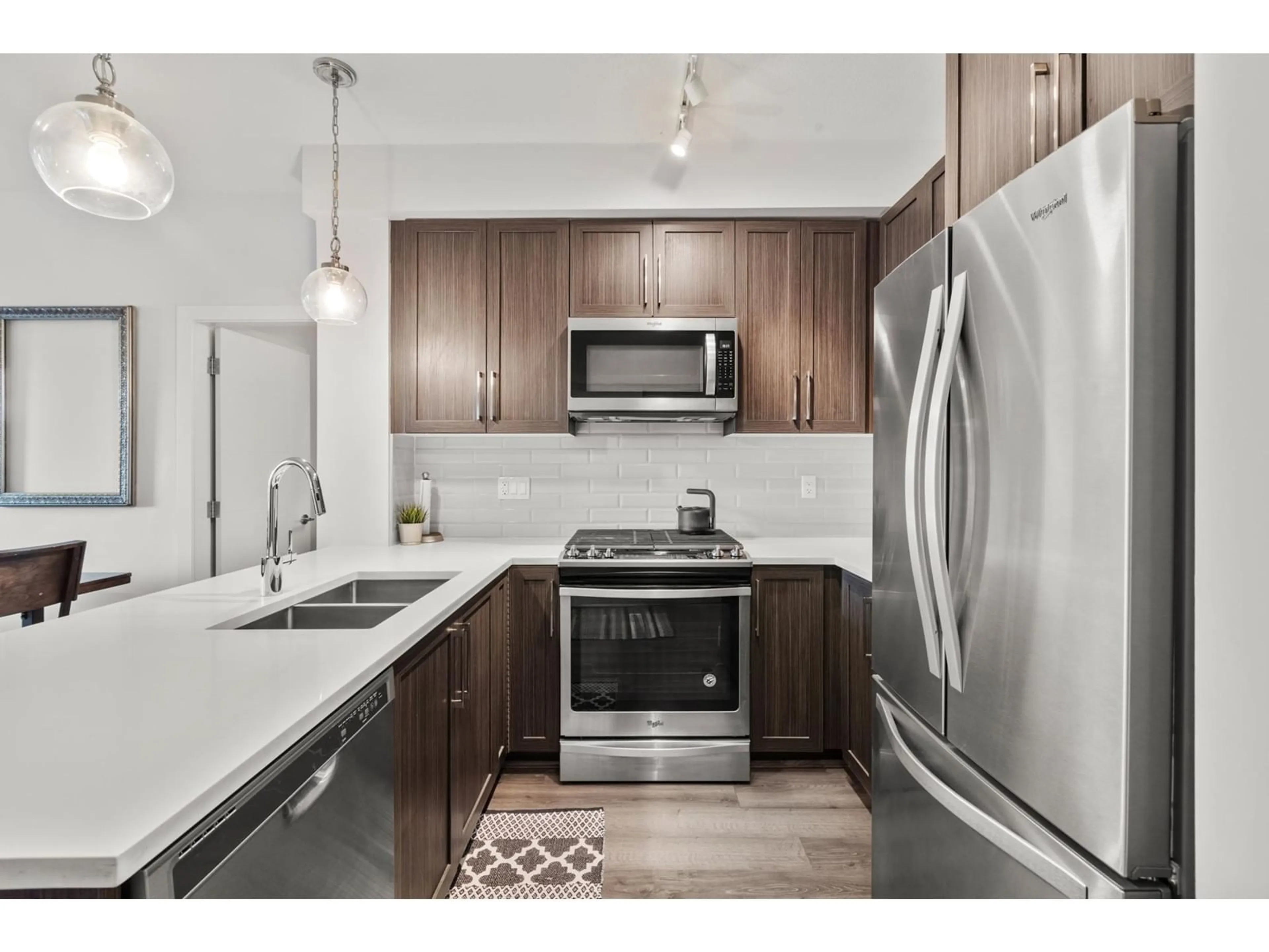 Standard kitchen for 113 2960 151 STREET, Surrey British Columbia V4P0G3