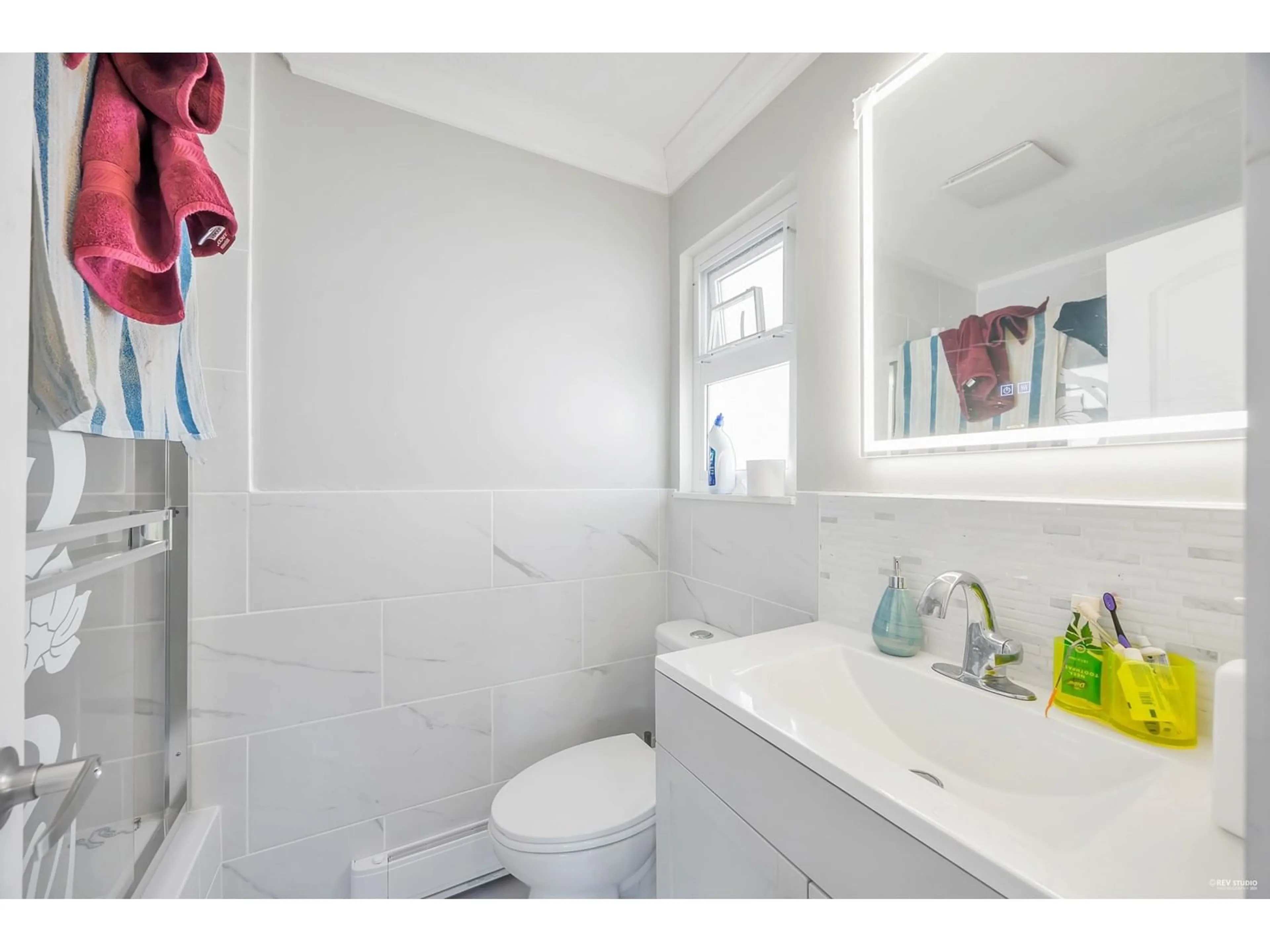 Standard bathroom for 25 7525 140 STREET, Surrey British Columbia V3W5J9