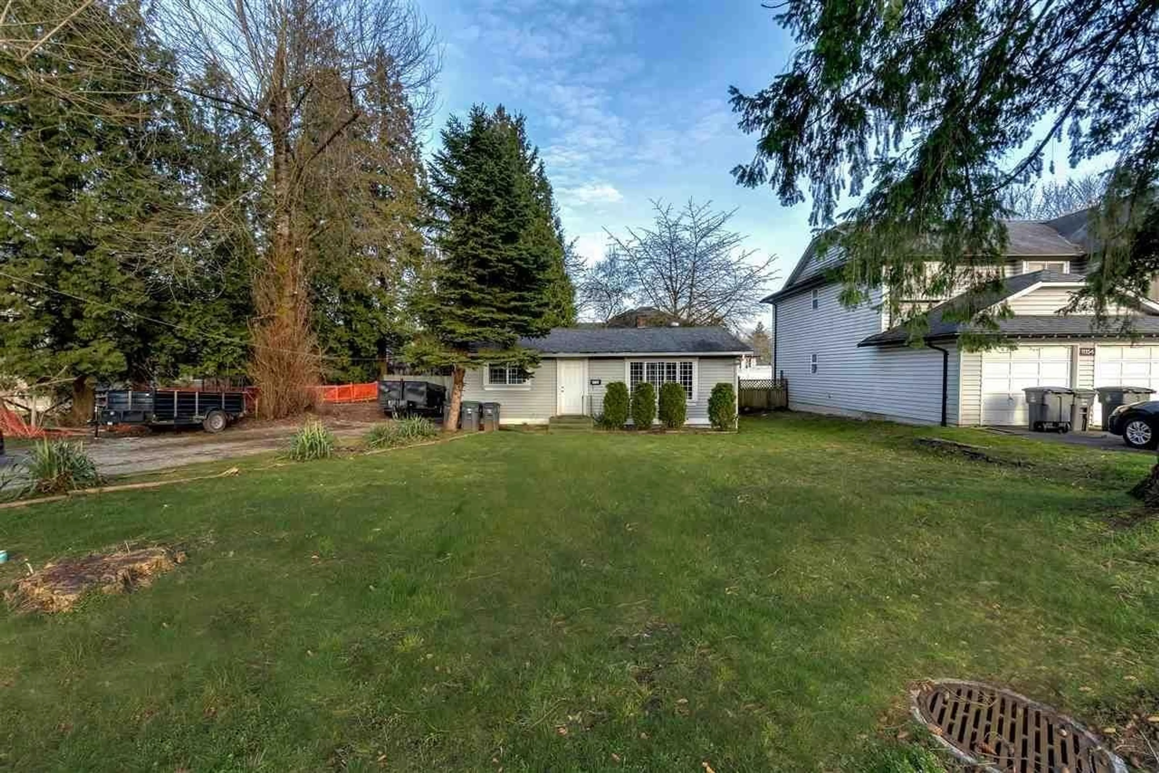 Fenced yard for 11166 152 STREET, Surrey British Columbia V3R6H8