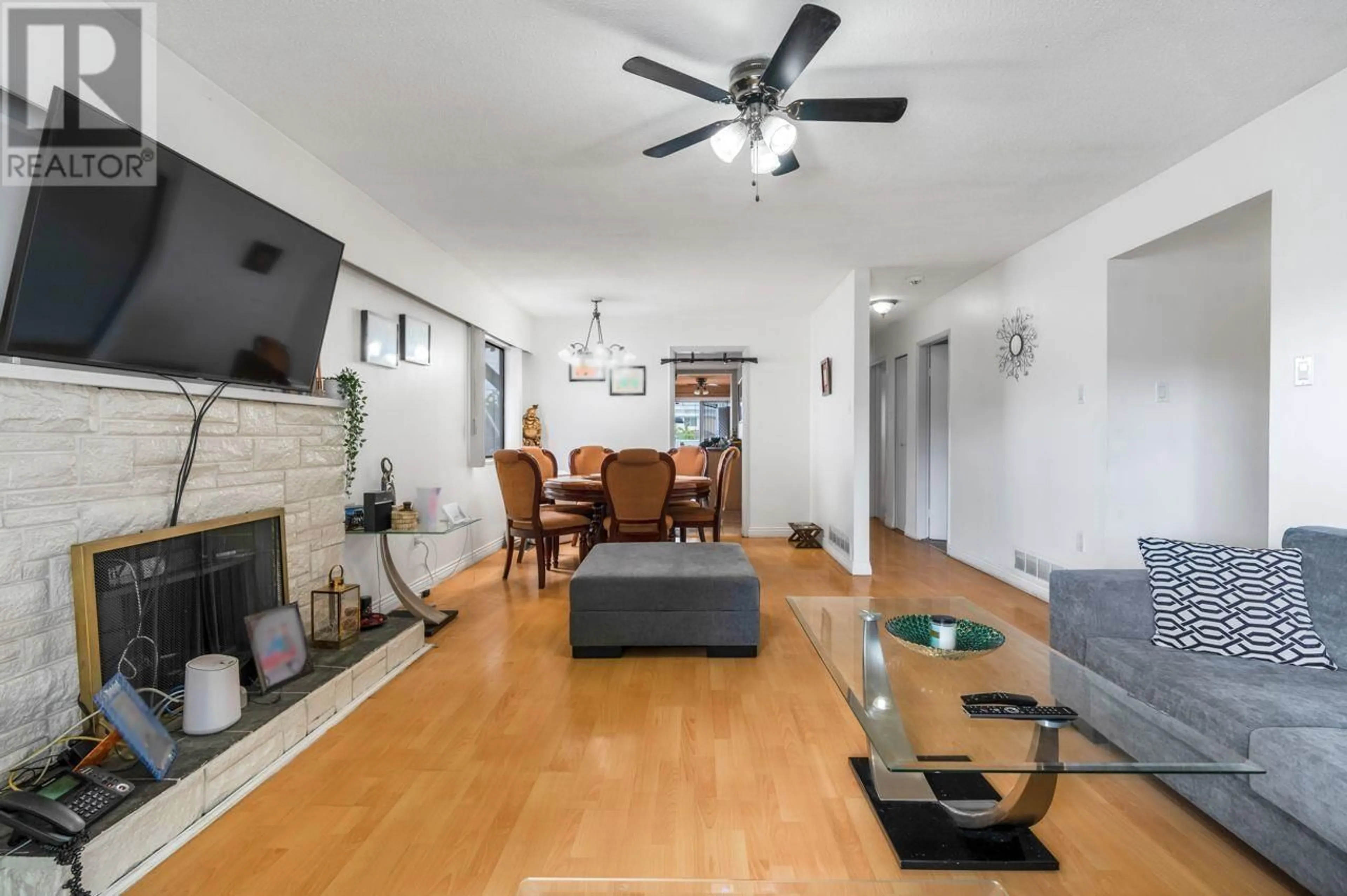 Living room, wood floors for 5907 BATTISON STREET, Vancouver British Columbia V5R4M7