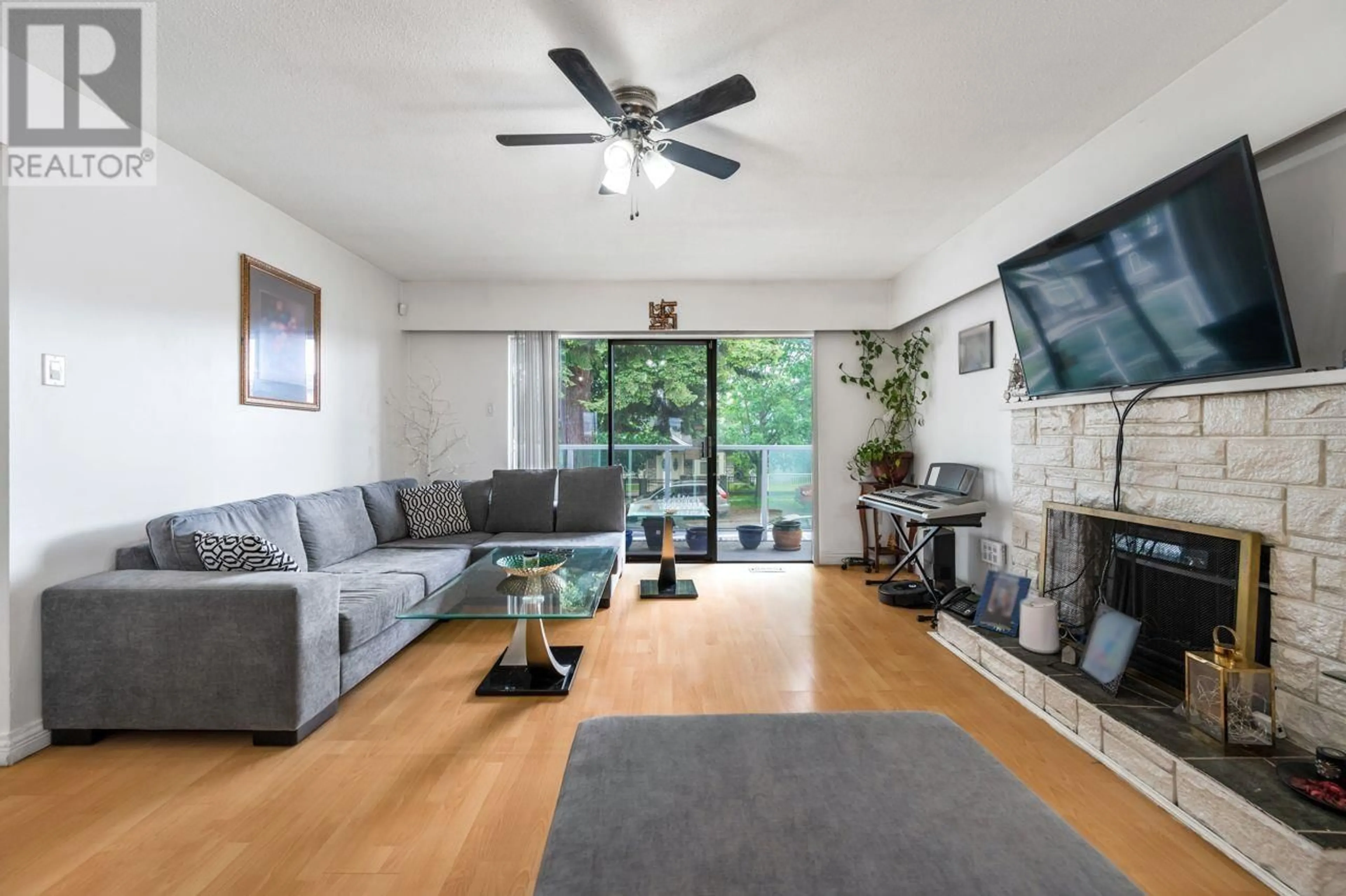 Living room, wood floors for 5907 BATTISON STREET, Vancouver British Columbia V5R4M7