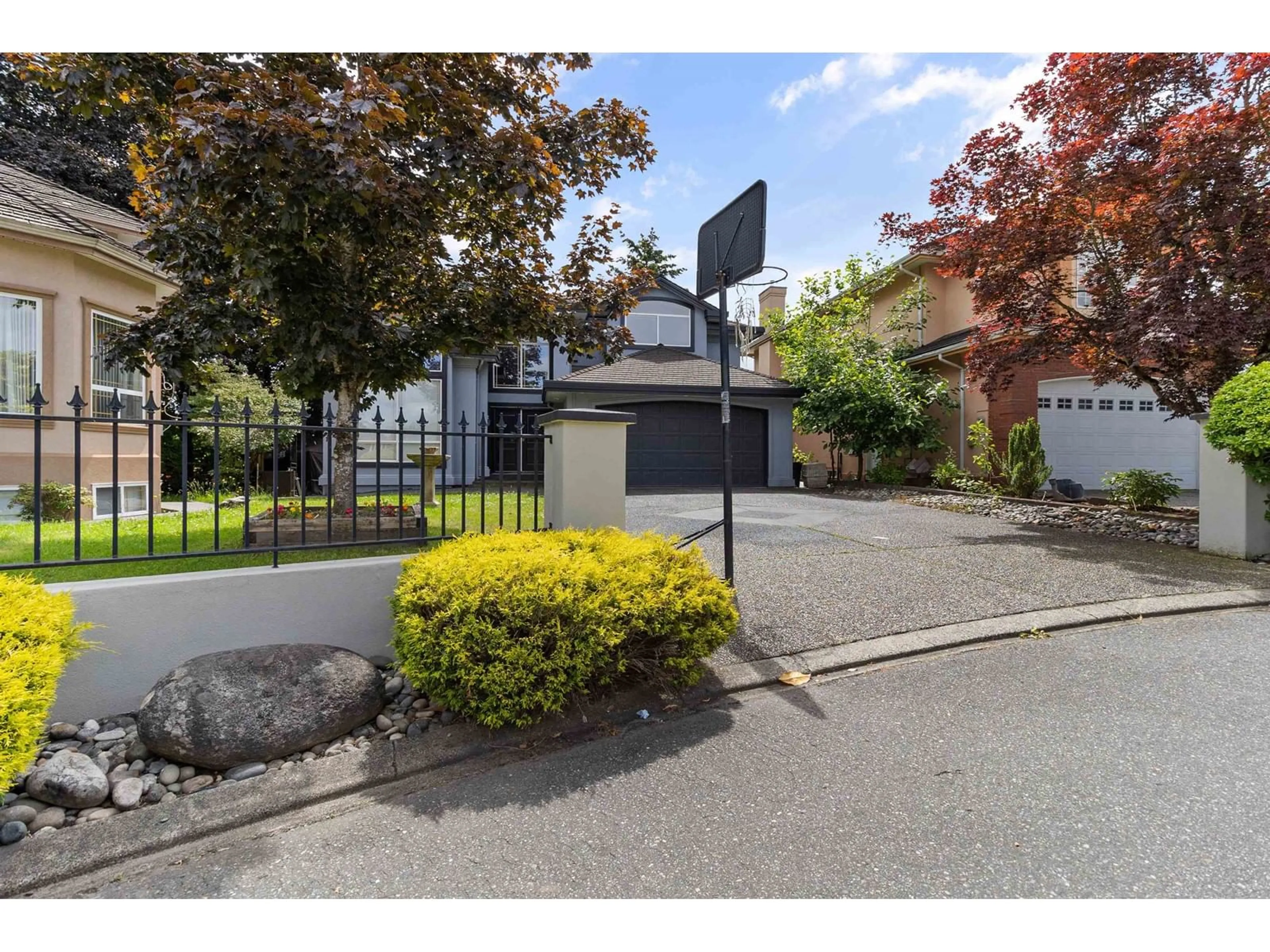 A pic from outside/outdoor area/front of a property/back of a property/a pic from drone, street for 11 - 31600 OLD YALE, Abbotsford British Columbia V2T2B5