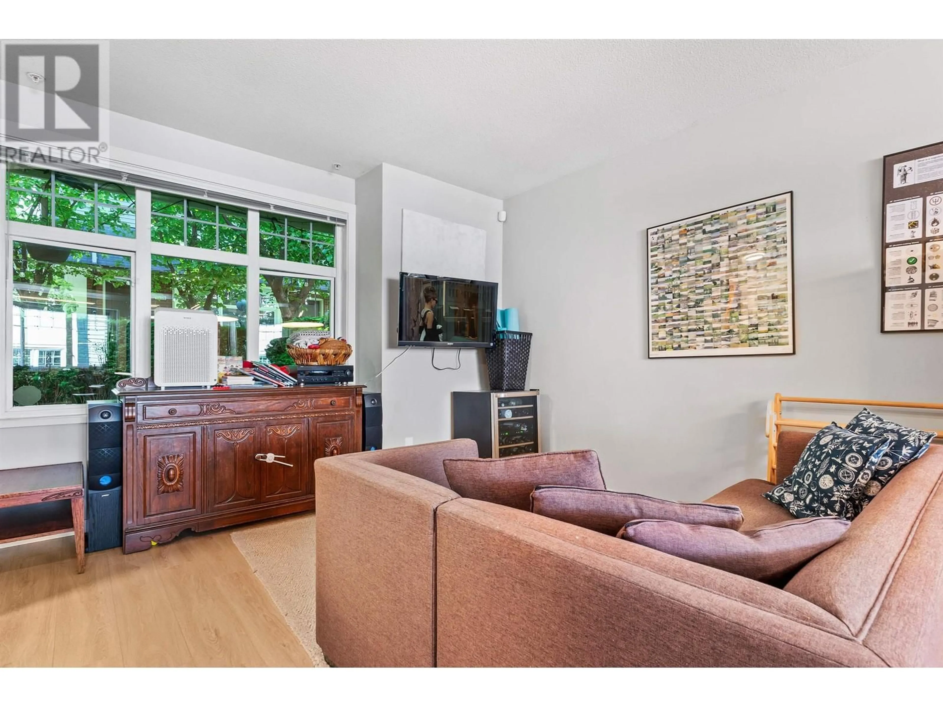 Living room for 3820 WELWYN STREET, Vancouver British Columbia V5N3Y9