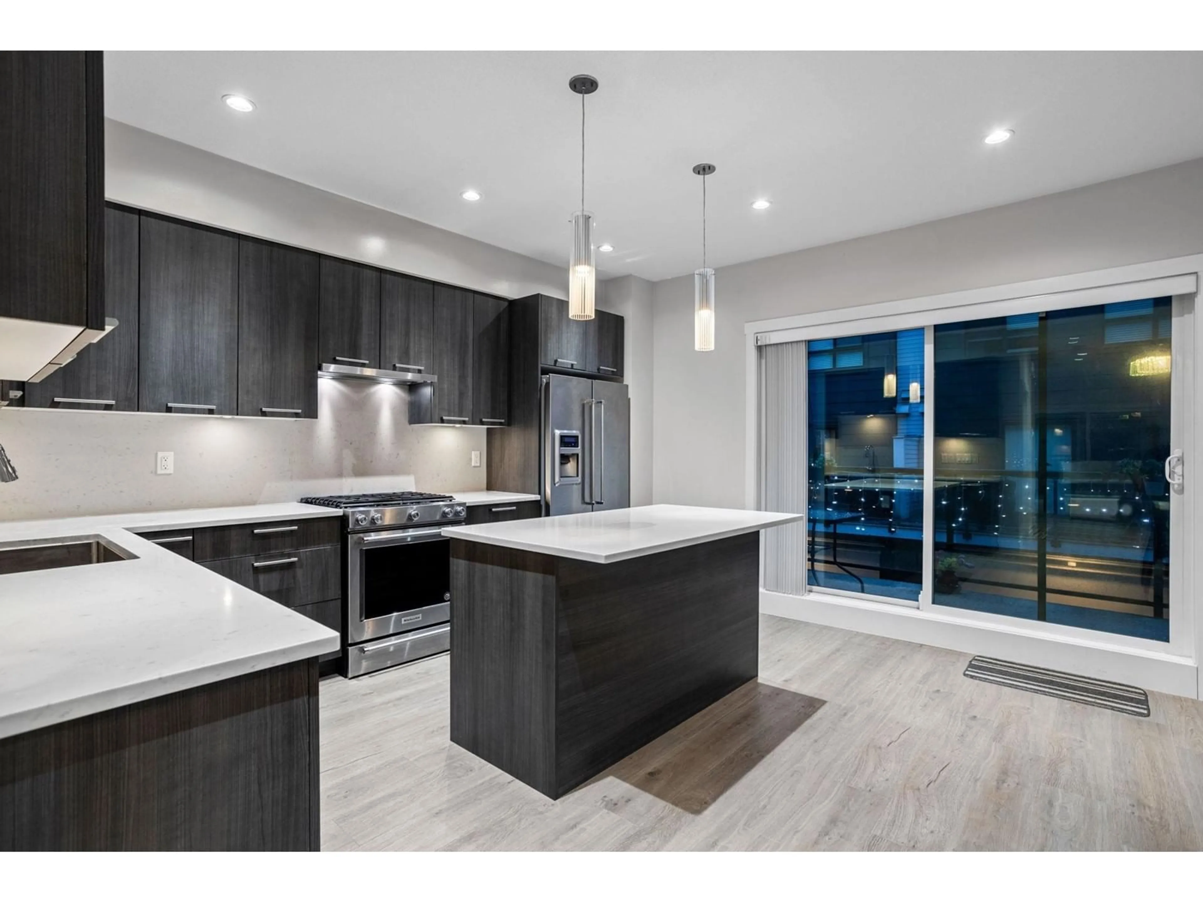 Contemporary kitchen for 158 2280 163 STREET, Surrey British Columbia V3Z0S4