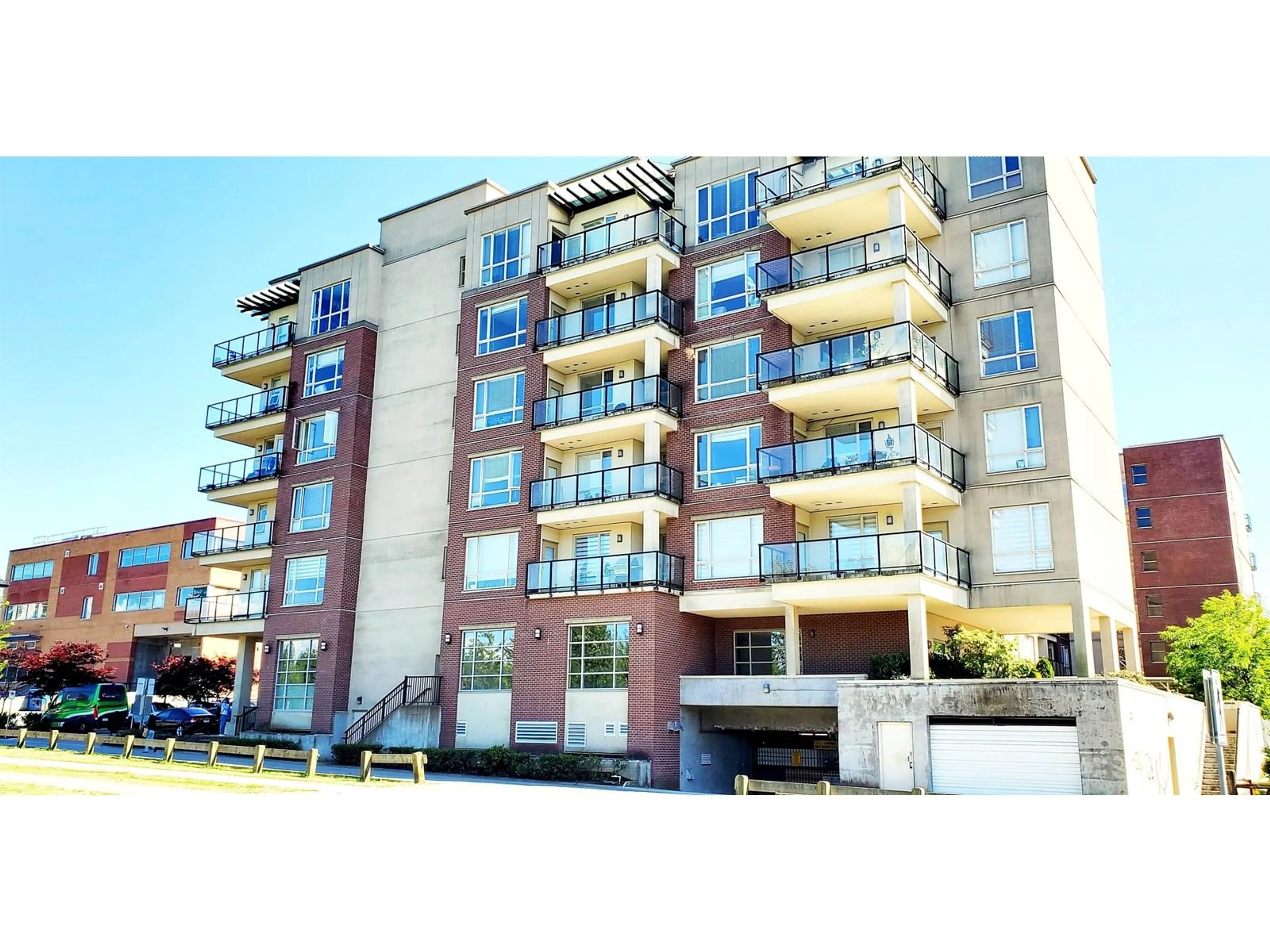 A pic from exterior of the house or condo for 318 14333 104 AVENUE, Surrey British Columbia V3T0E1