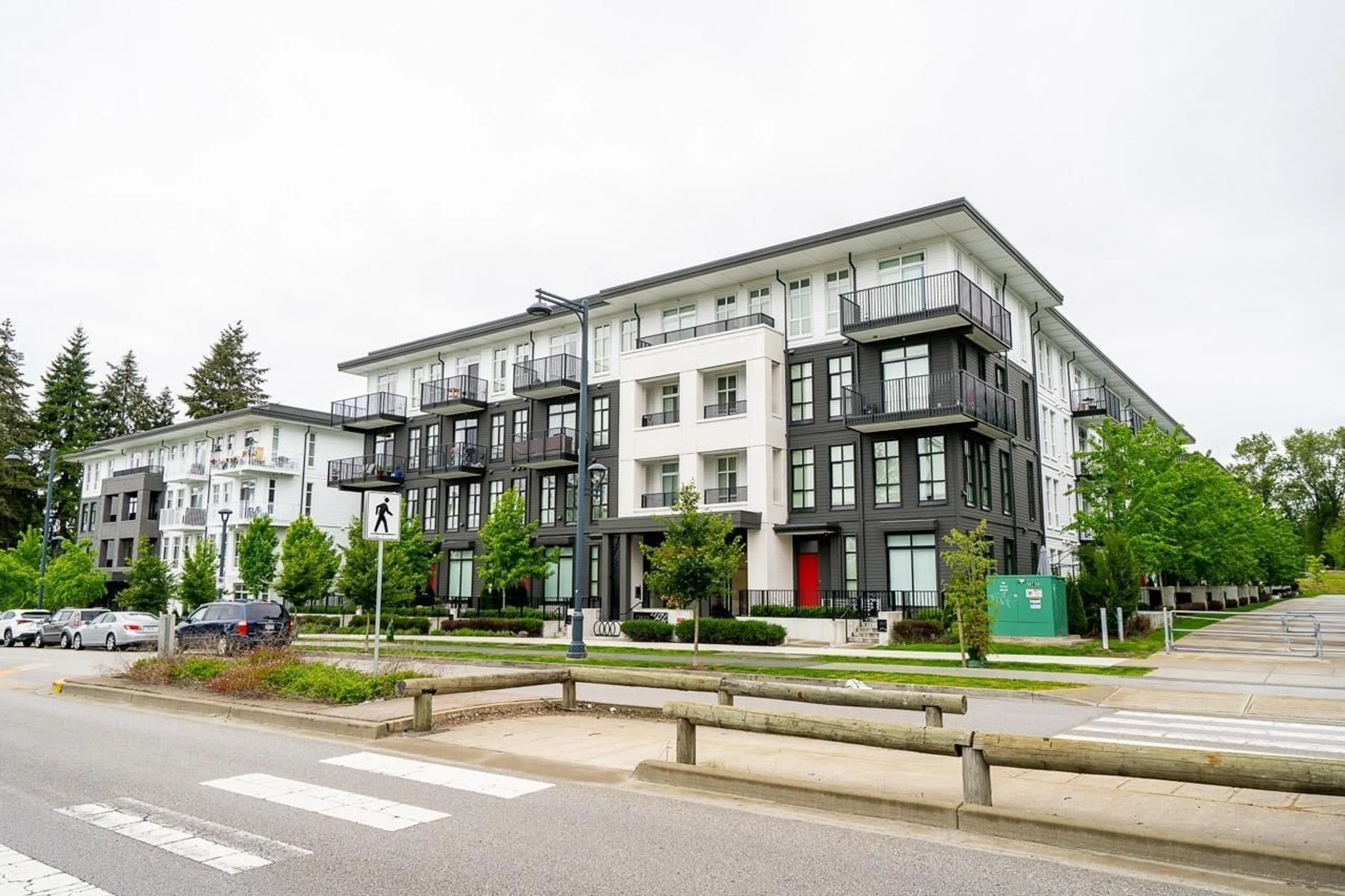 A pic from exterior of the house or condo for 209 13933 105 BOULEVARD, Surrey British Columbia V3T0R6