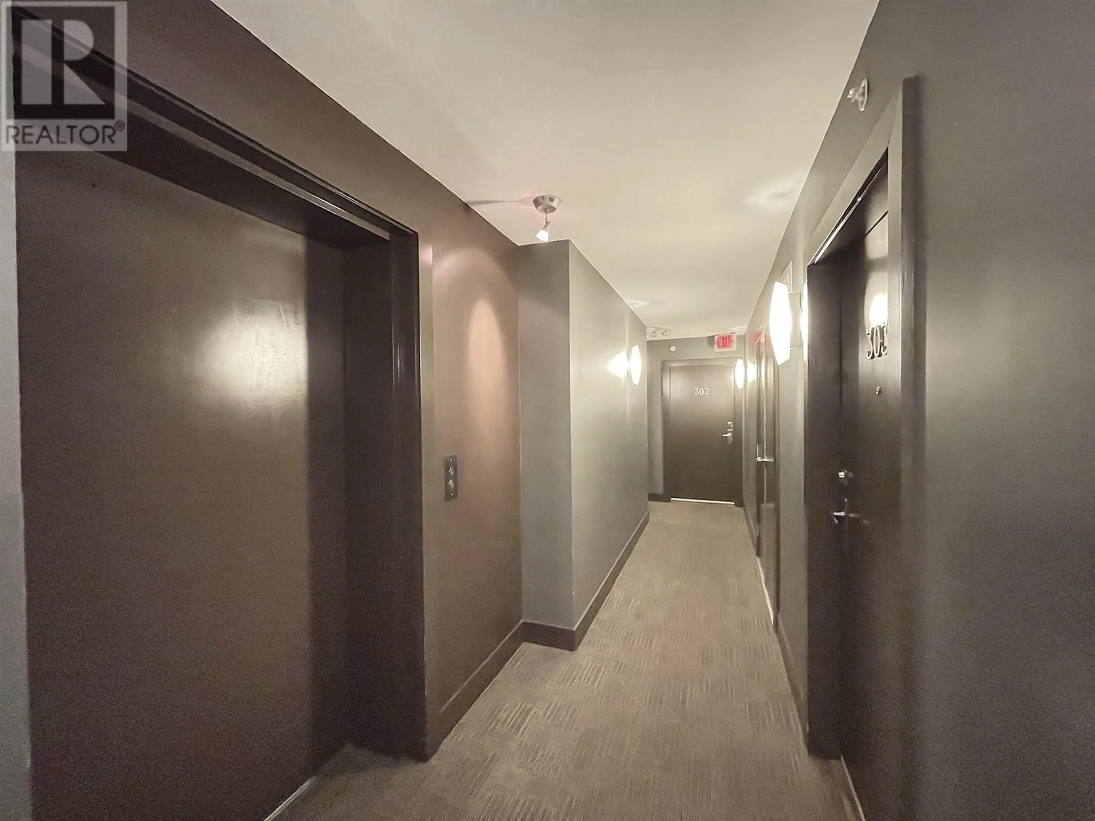 Indoor foyer for 301 2036 W 10TH AVENUE, Vancouver British Columbia V6J2B3