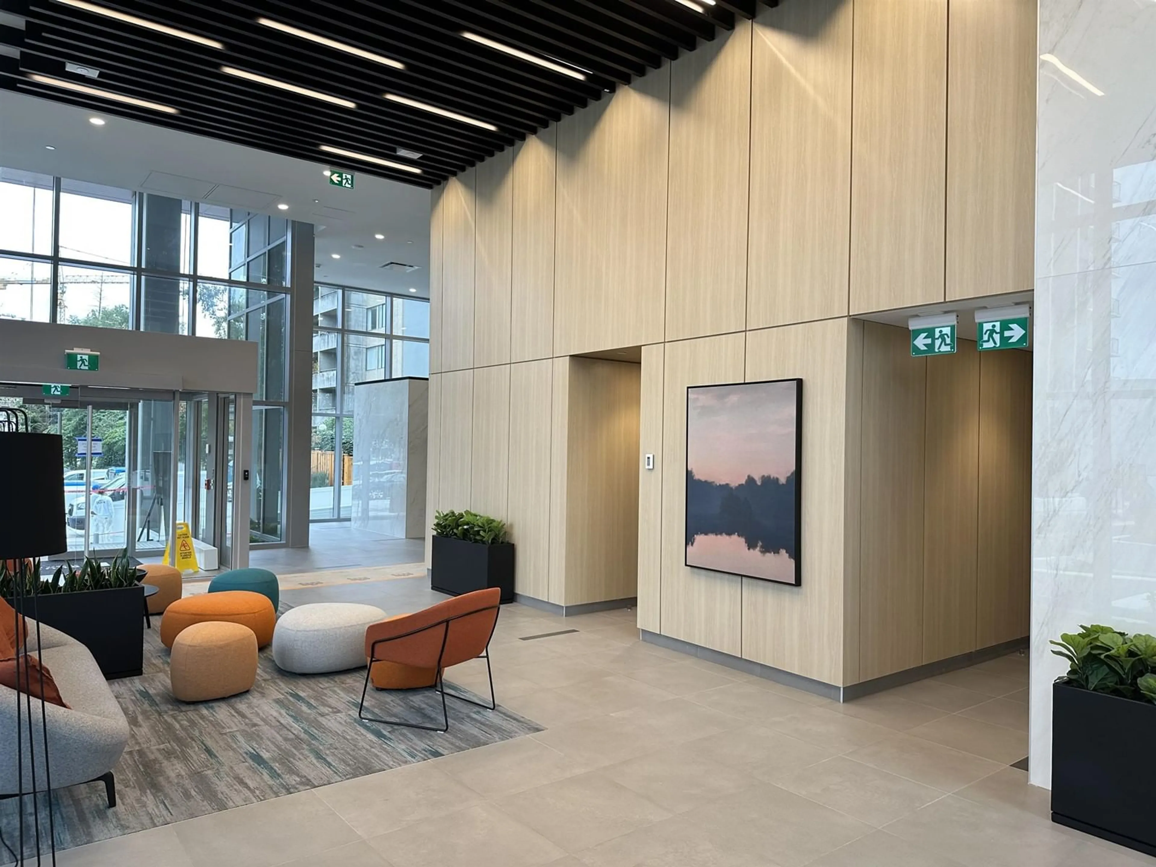 Indoor lobby for 808 10448 UNIVERSITY DRIVE, Surrey British Columbia V3T0S7