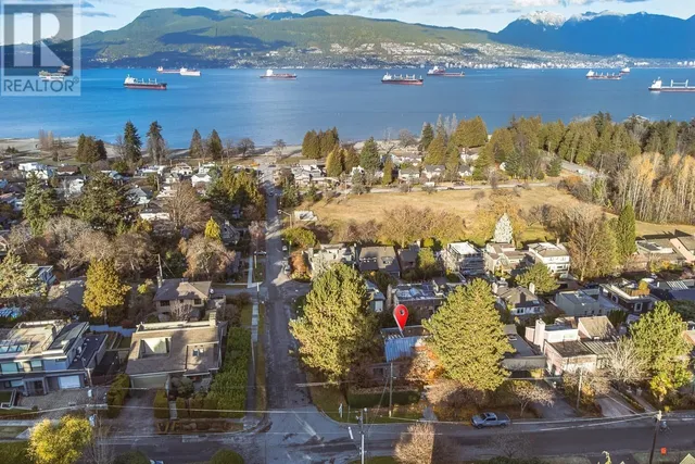 4489 2ND AVENUE, Vancouver 2