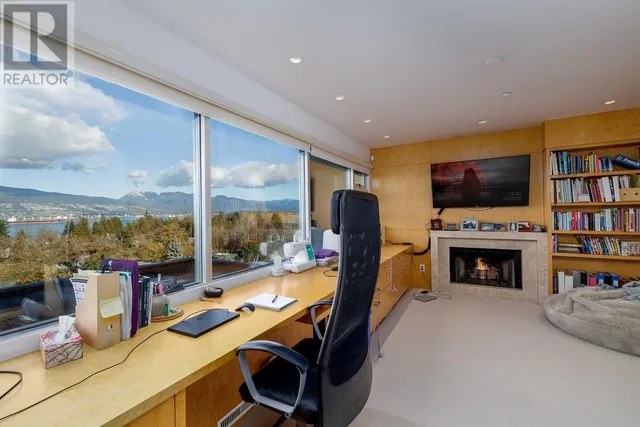4489 2ND AVENUE, Vancouver 5
