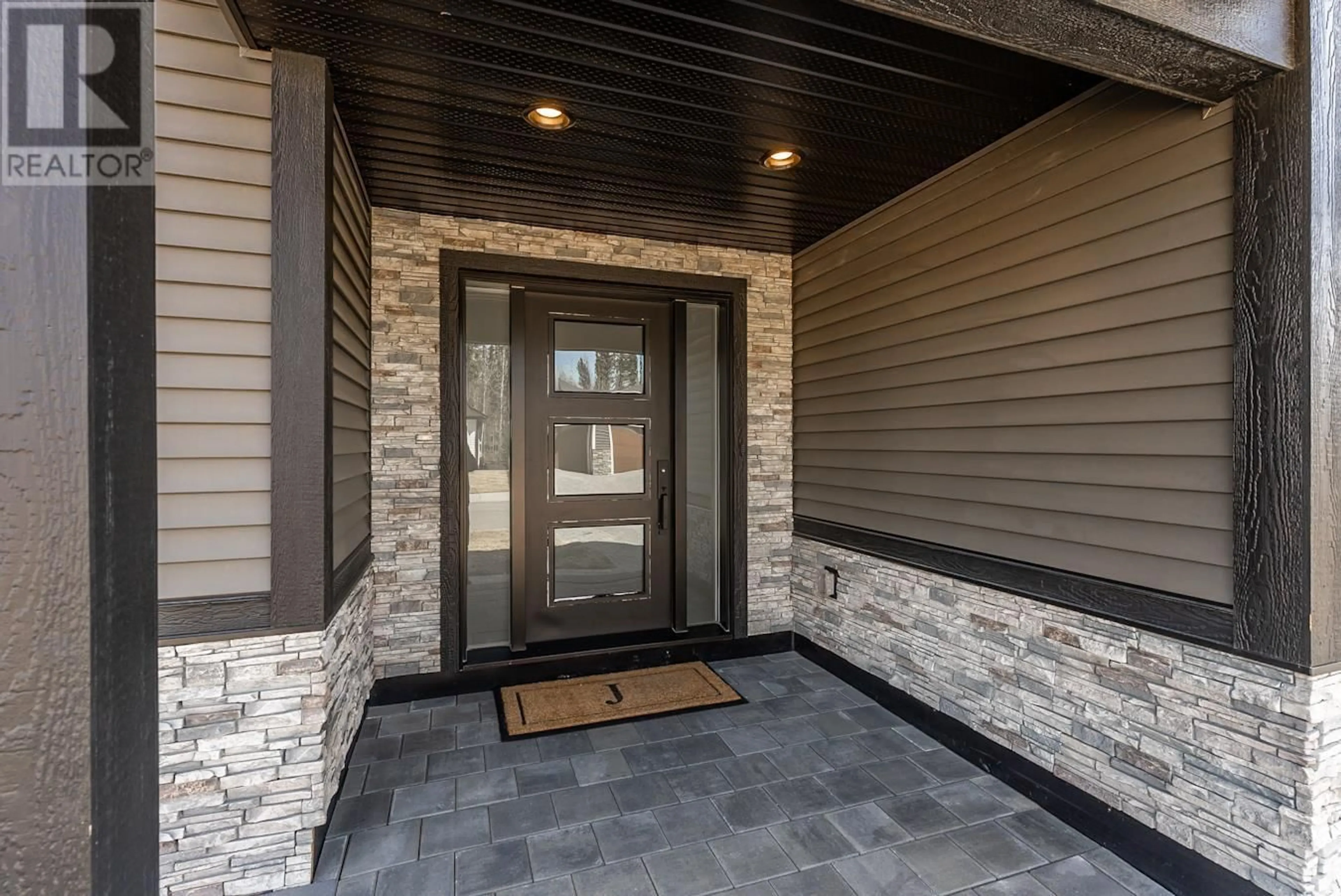 Indoor entryway for 2818 LINKS DRIVE, Prince George British Columbia V2K0B3