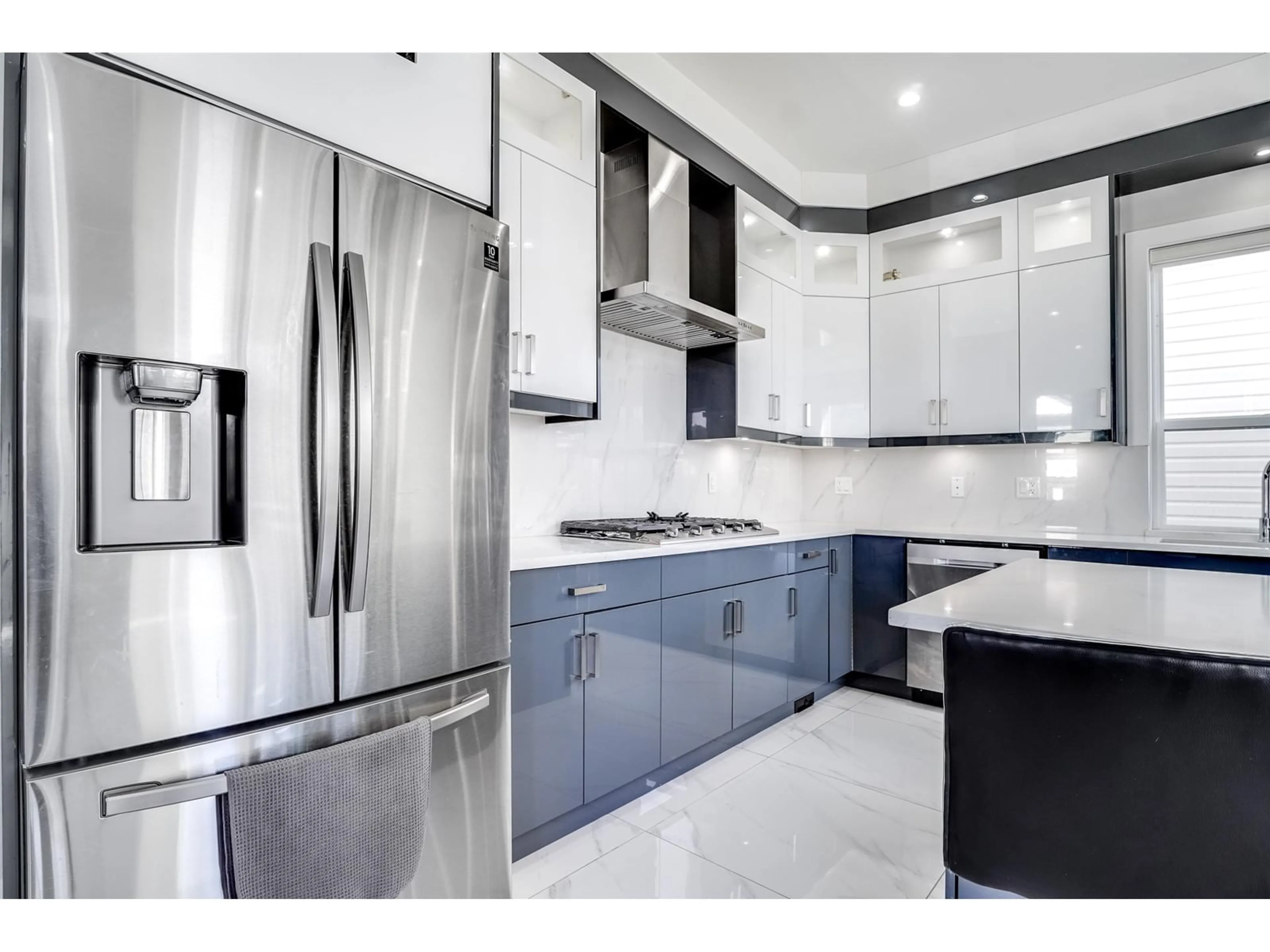 Contemporary kitchen for 5941 141 STREET, Surrey British Columbia V3X0J3