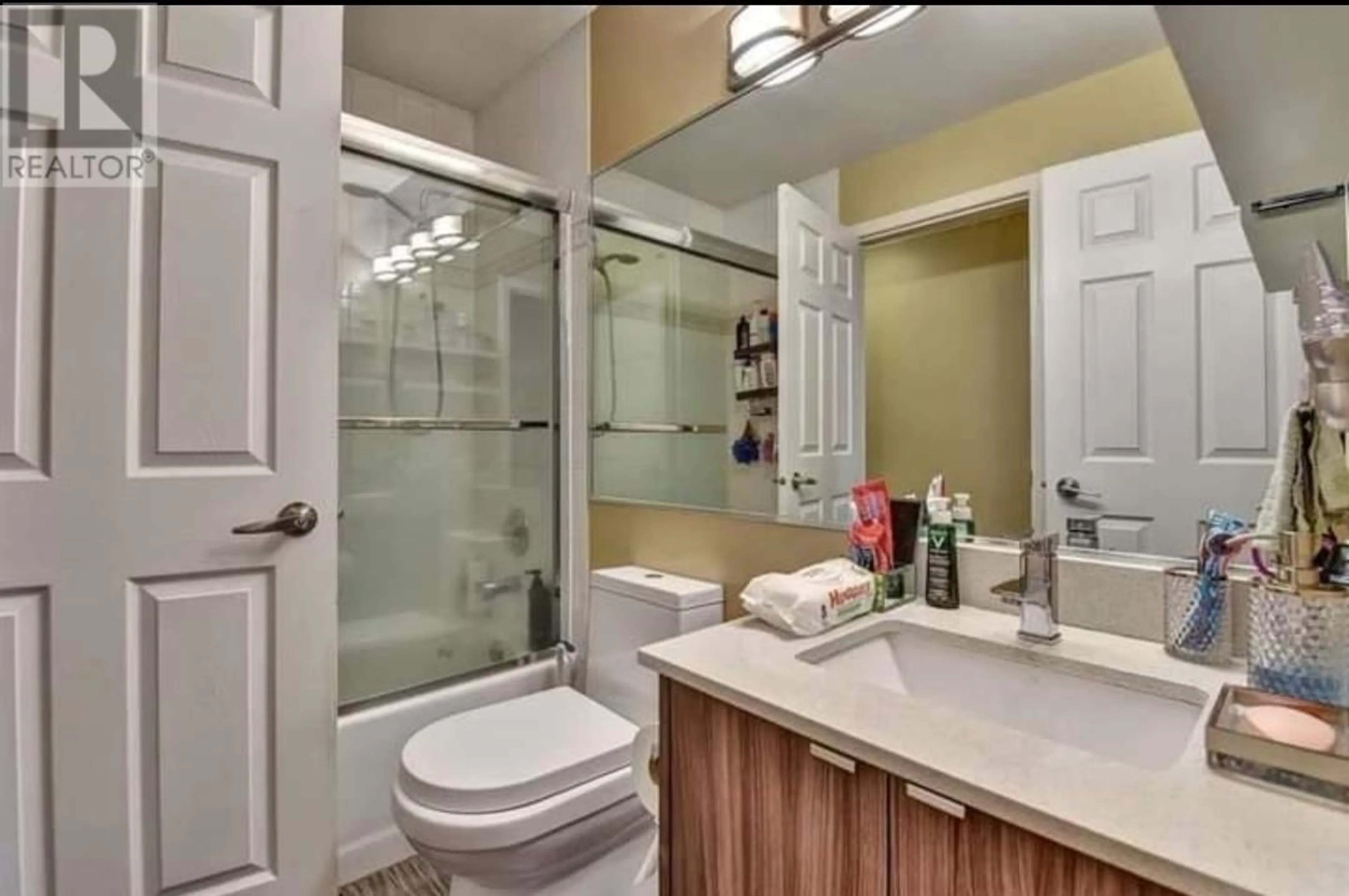 Bathroom, wood floors for 207 6930 BALMORAL STREET, Burnaby British Columbia V5E1J5