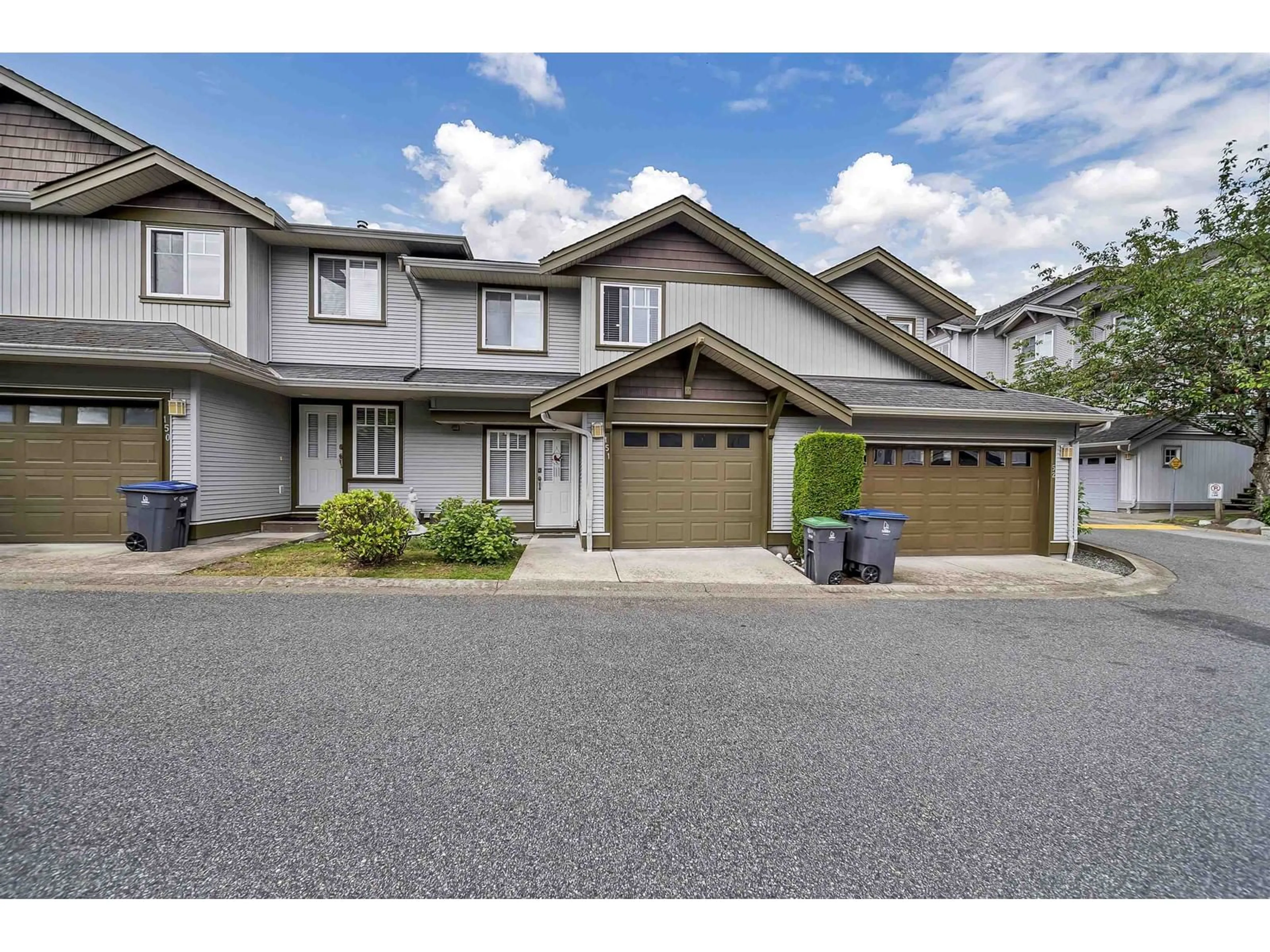 A pic from exterior of the house or condo for 151 12040 68 AVENUE, Surrey British Columbia V3W1P5