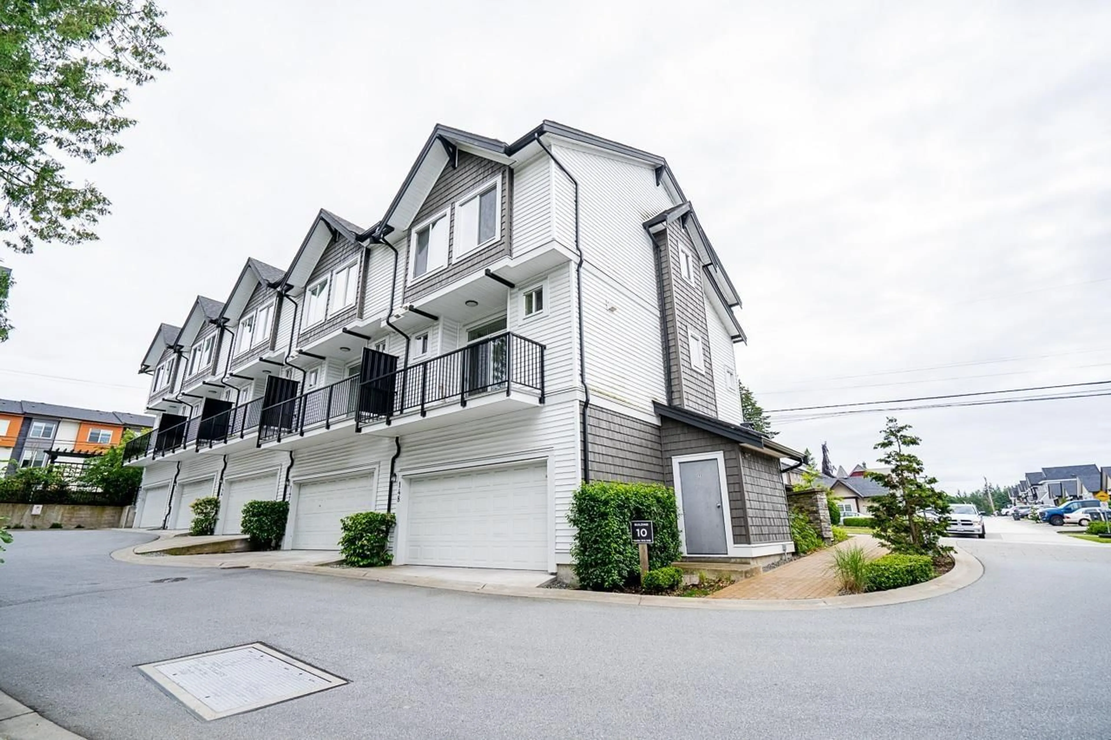 A pic from exterior of the house or condo for 148 6030 142 STREET, Surrey British Columbia V3X0J5