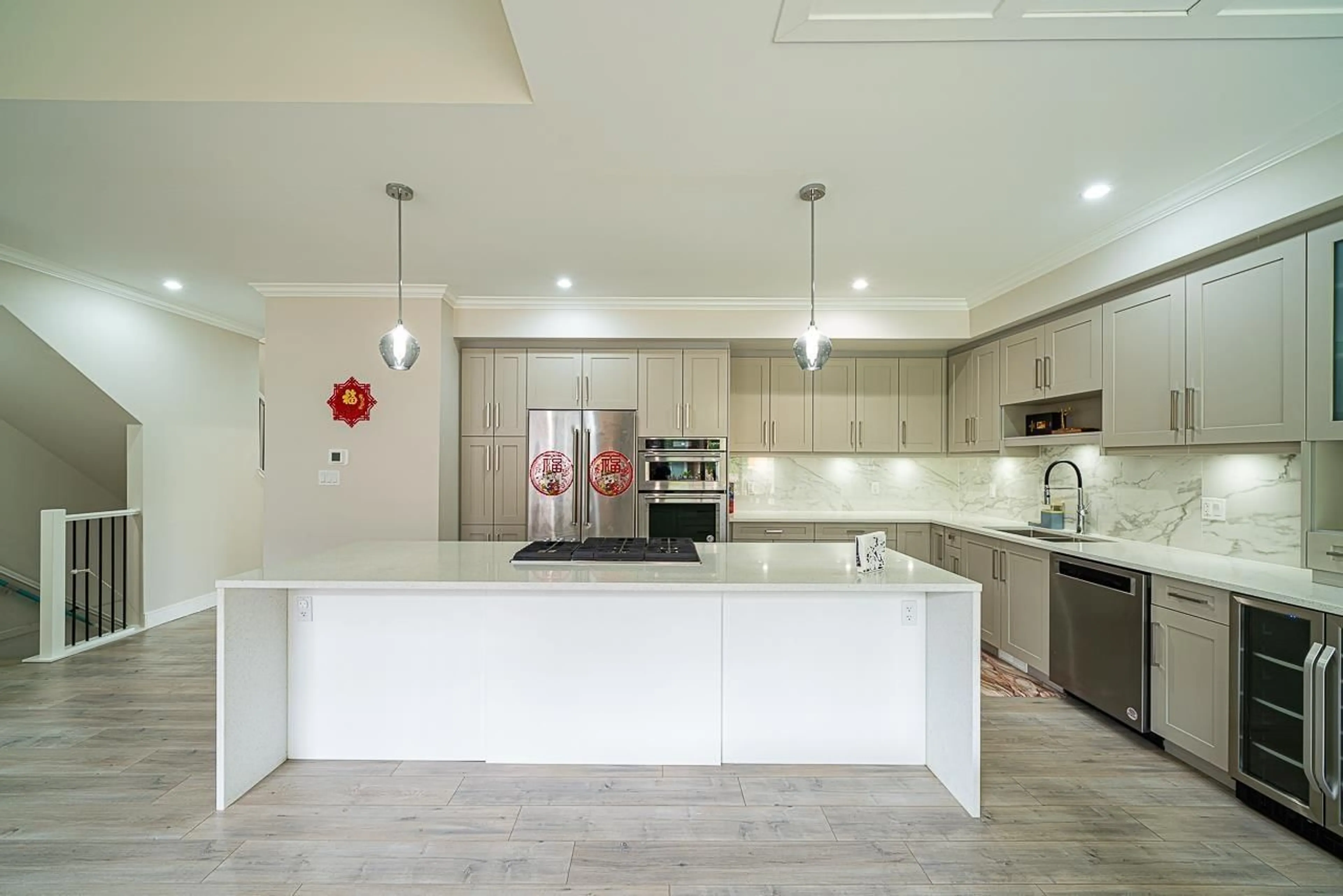 Contemporary kitchen for 66 17033 FRASER HIGHWAY, Surrey British Columbia V4N6V2