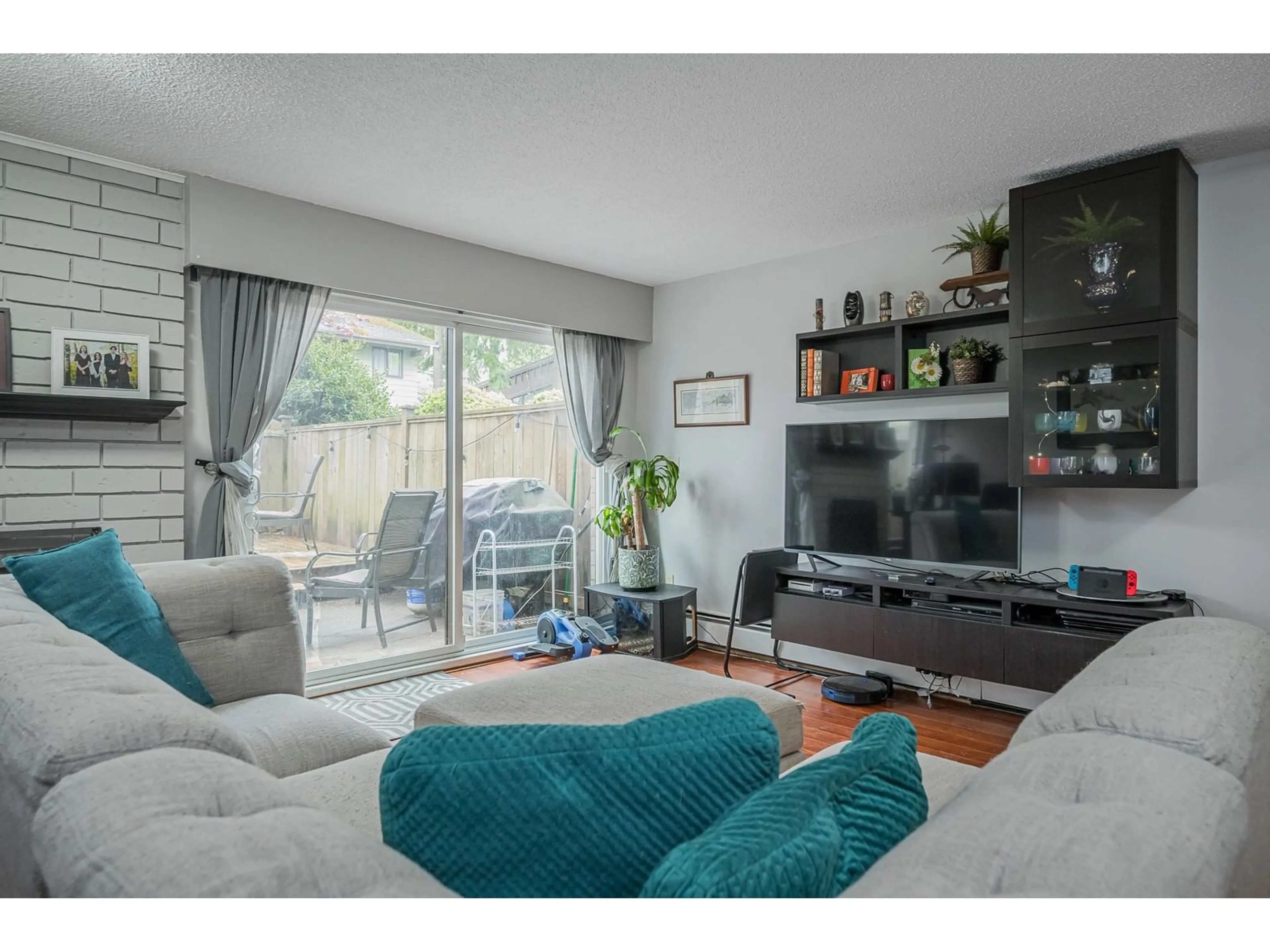 Living room for 163 7486 138 STREET, Surrey British Columbia V4W3G4
