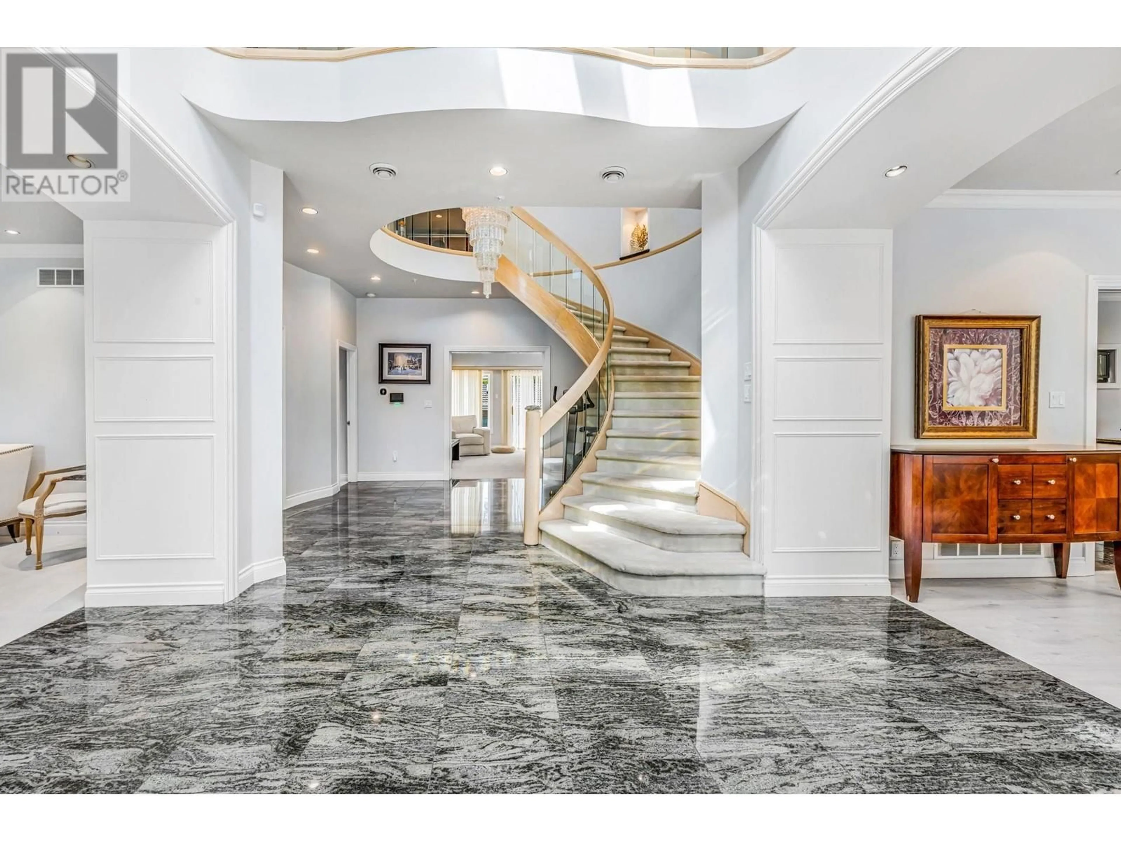 Indoor foyer for 1569 W 35TH AVENUE, Vancouver British Columbia V6M1H1