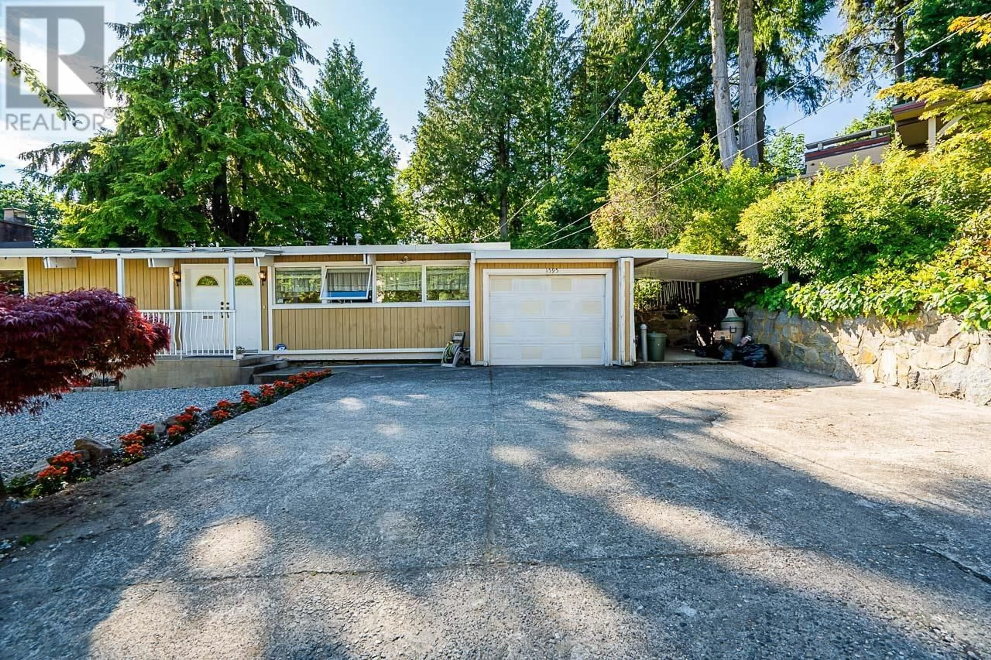 Home with vinyl exterior material for 1595 RENA CRESCENT, West Vancouver British Columbia V7V2Z2