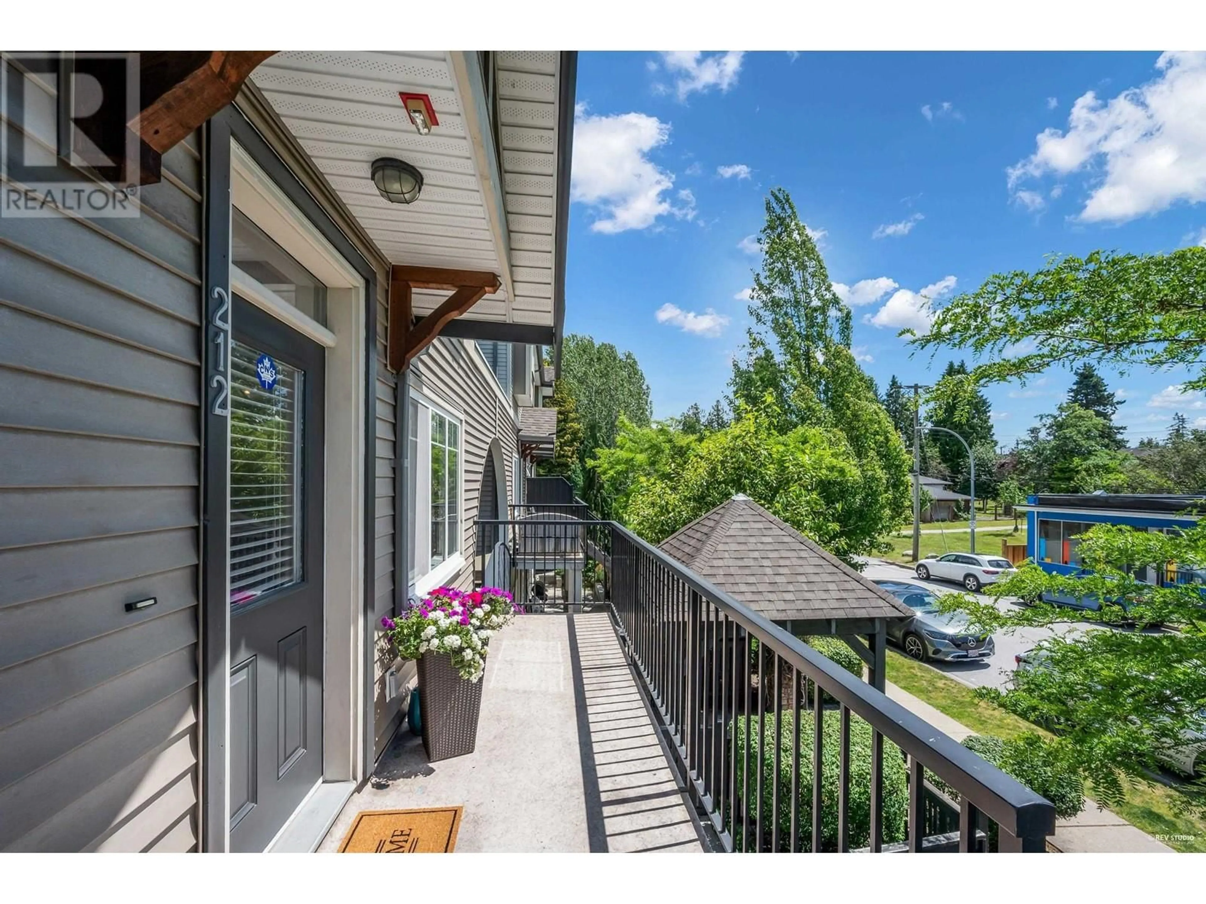 Patio, cottage for 212 5211 IRMIN STREET, Burnaby British Columbia V5J0C9