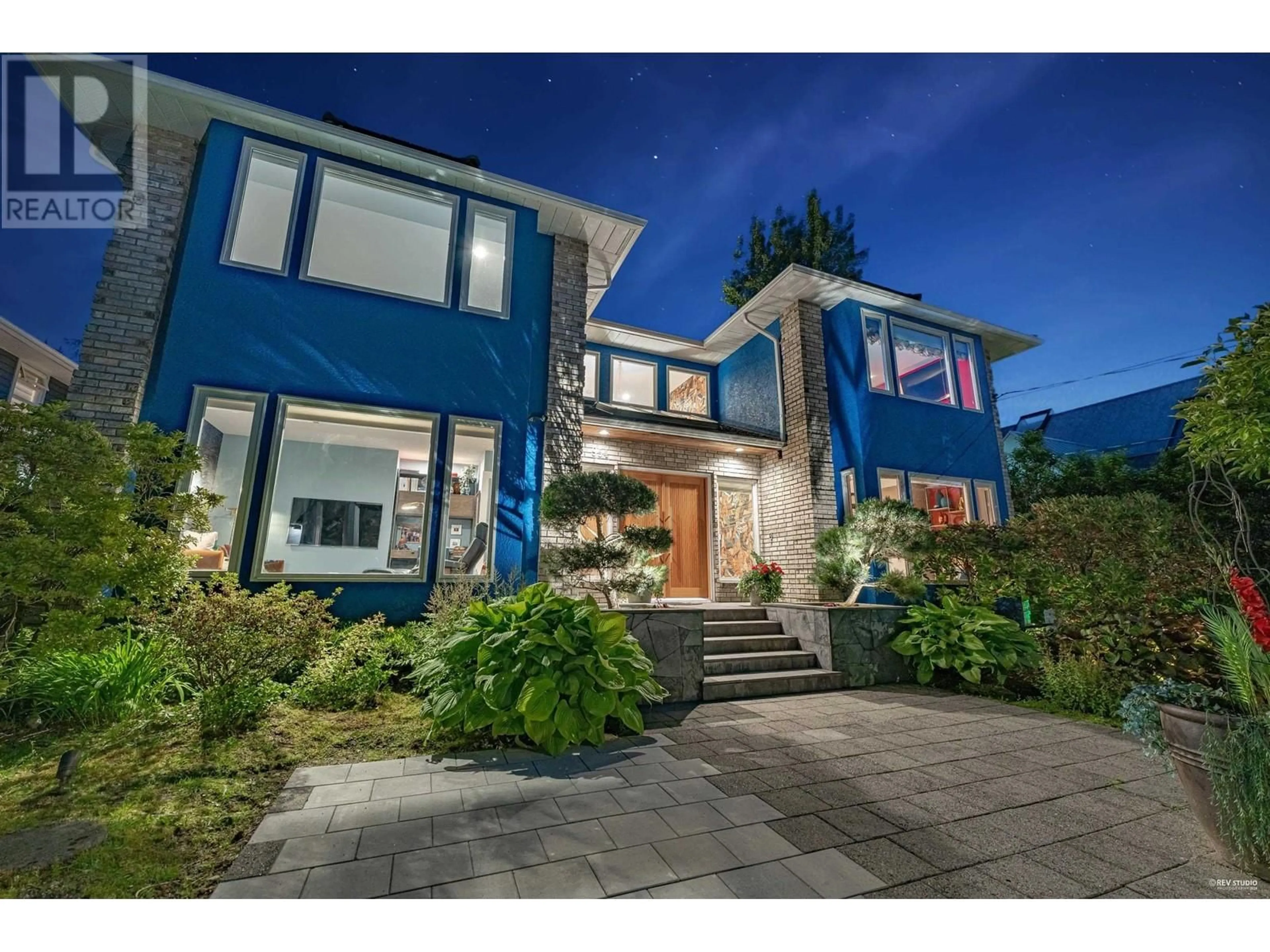 Frontside or backside of a home for 954 KINGS AVENUE, West Vancouver British Columbia V7T2B7