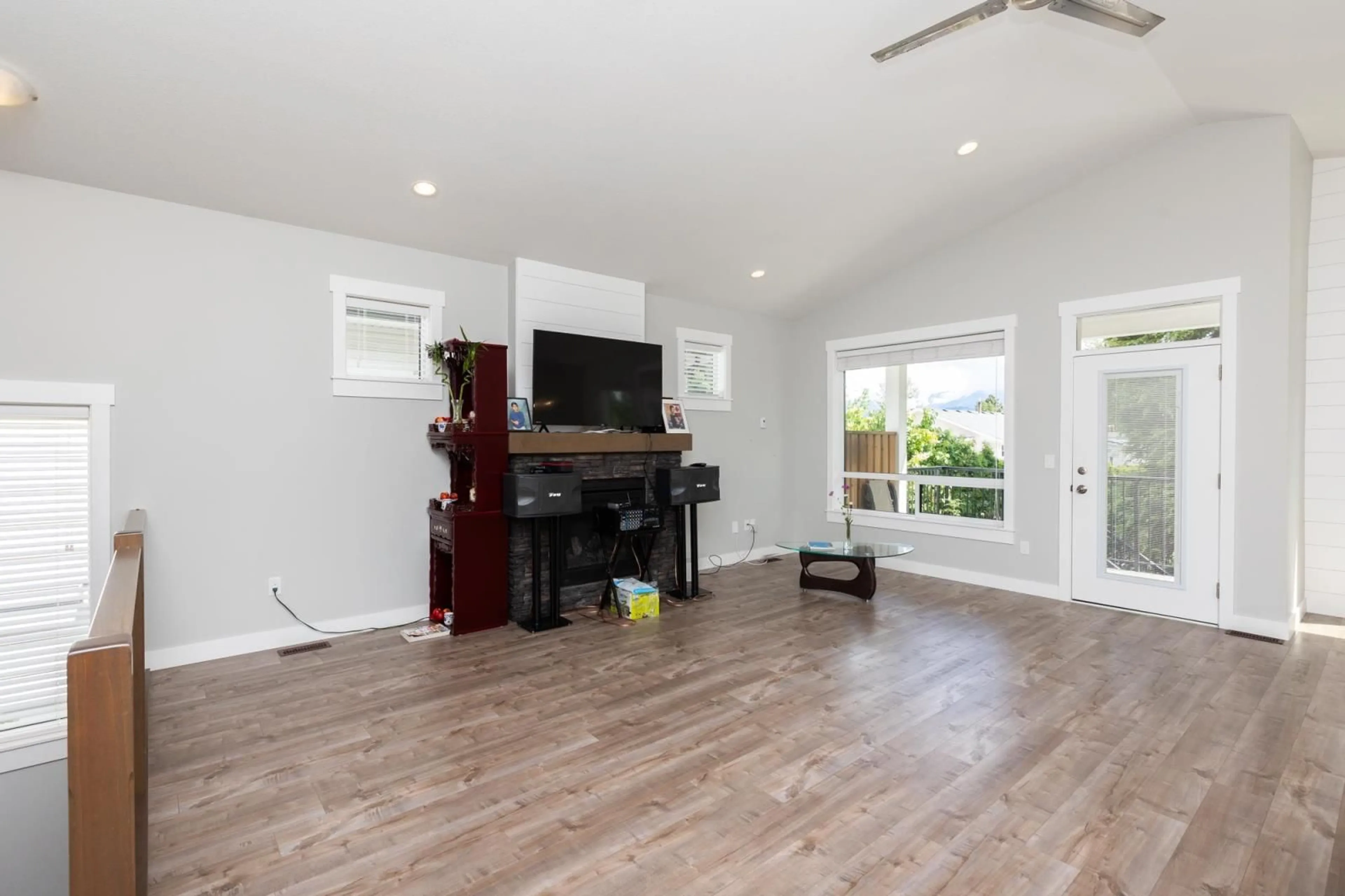 Living room, wood floors for 46920 ACORN AVENUE, Chilliwack British Columbia V2P2H7