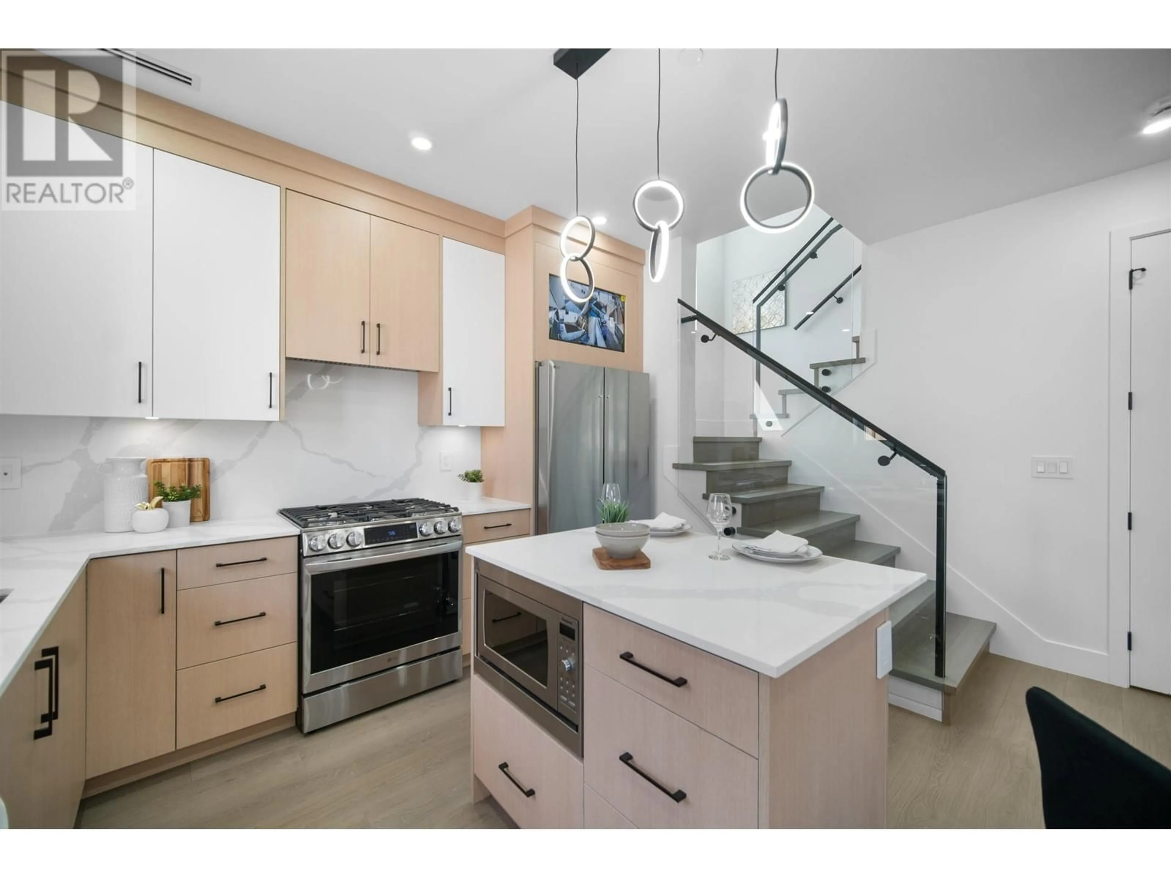 Contemporary kitchen for 583 E 61ST AVENUE, Vancouver British Columbia V5X2B8