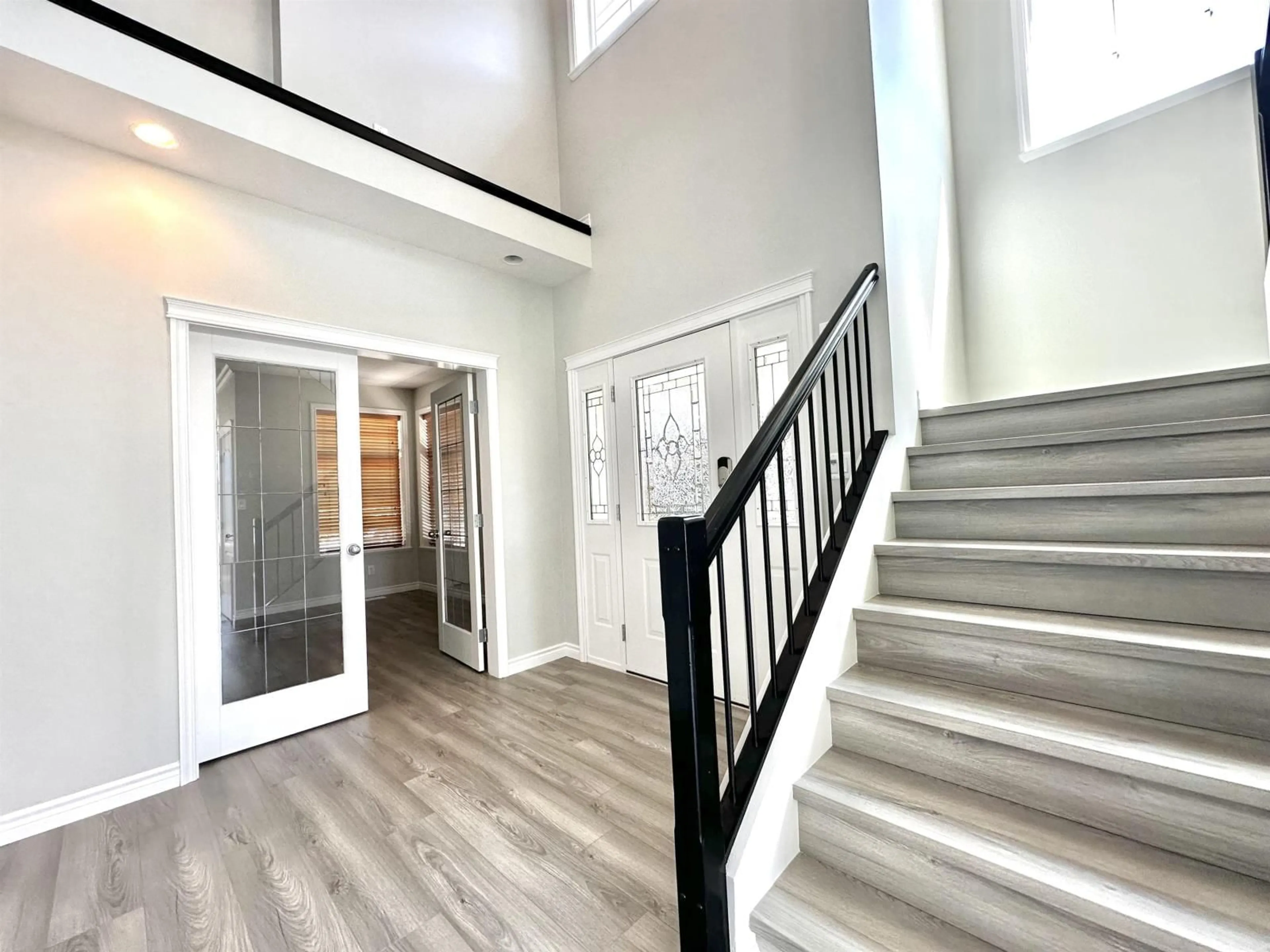 Indoor foyer for 1 45986 BRIDLE RIDGE CRESCENT, Chilliwack British Columbia V2R5W3