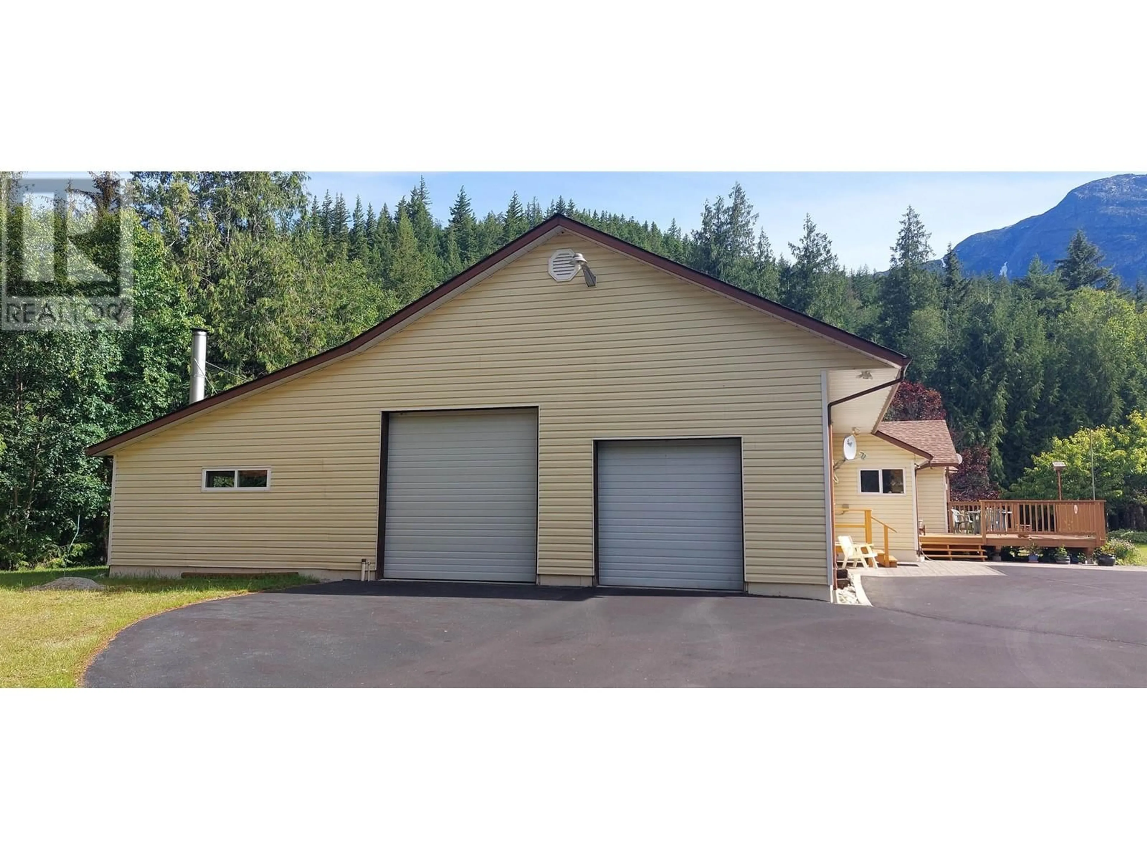 Indoor garage for 2459 - SALOOMPT ROAD, Bella Coola British Columbia V0T1C0