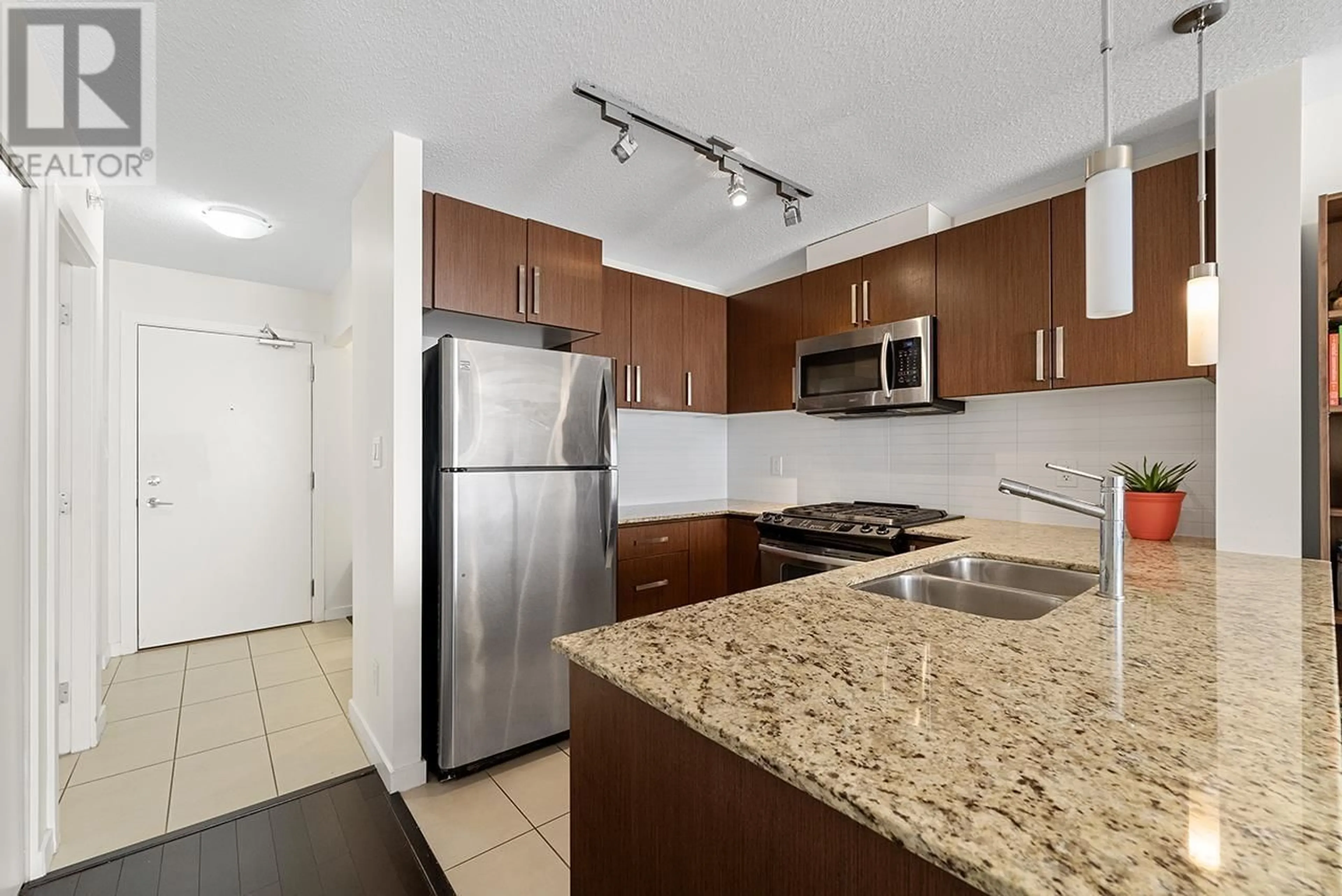 Standard kitchen for 303 9868 CAMERON STREET, Burnaby British Columbia V3J0A5