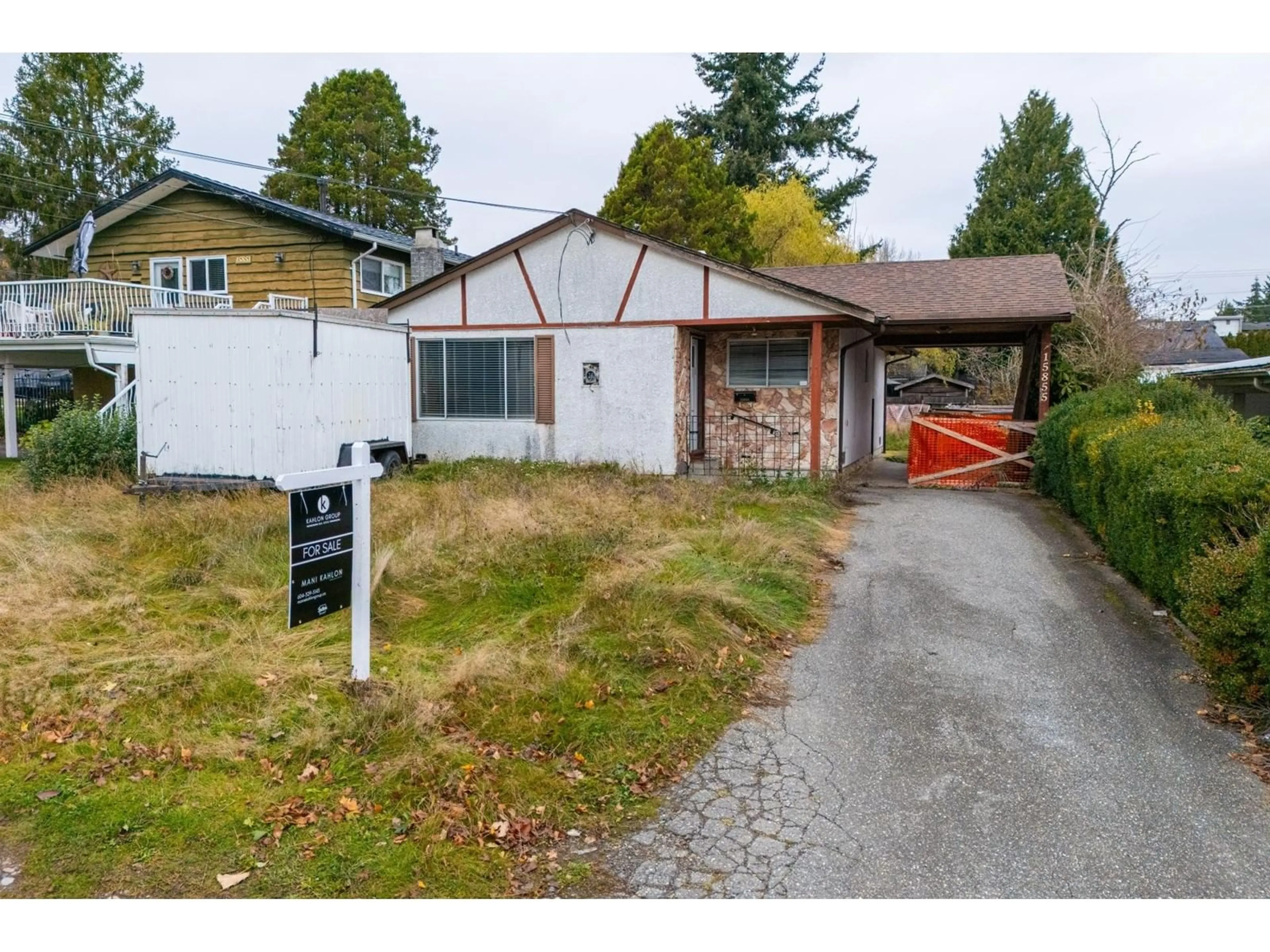 Frontside or backside of a home, the street view for 15855 VINE AVENUE, White Rock British Columbia V4B2T5