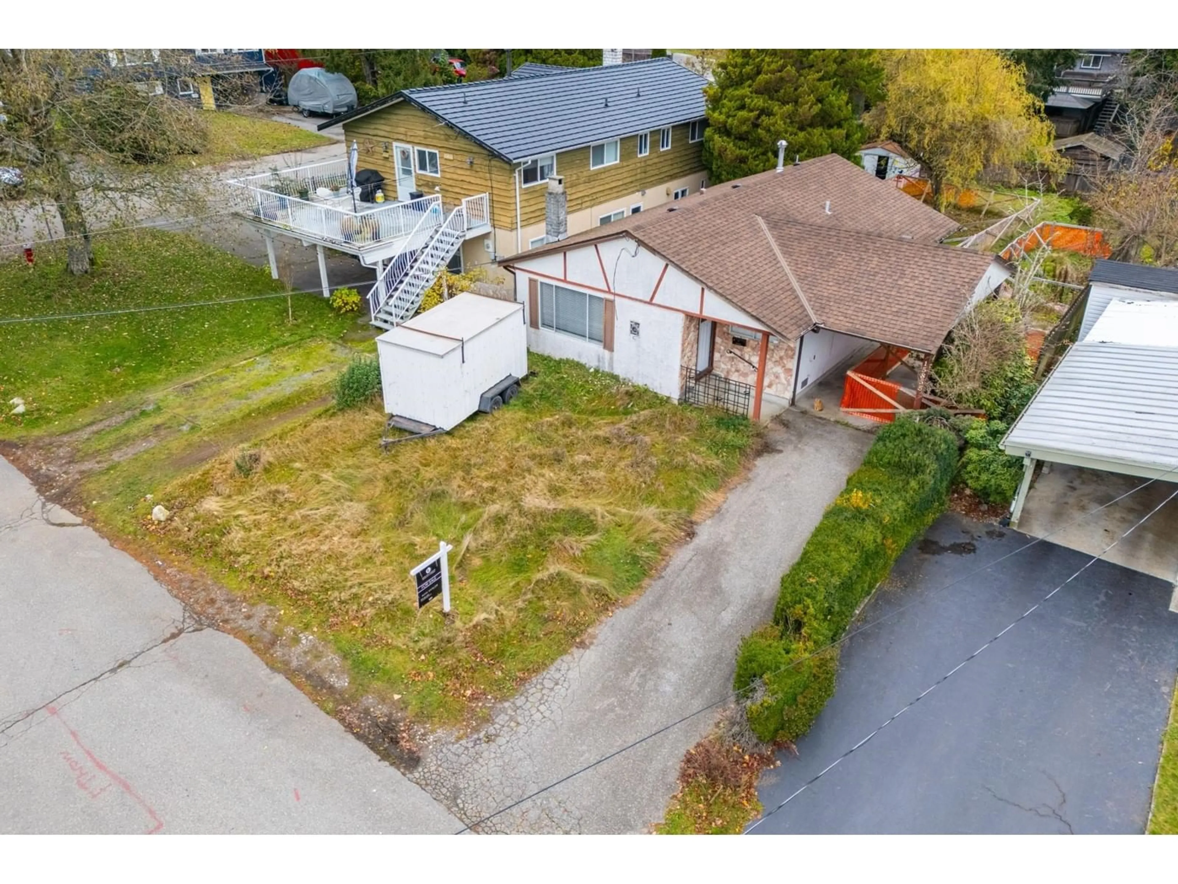 Frontside or backside of a home, the street view for 15855 VINE AVENUE, White Rock British Columbia V4B2T5