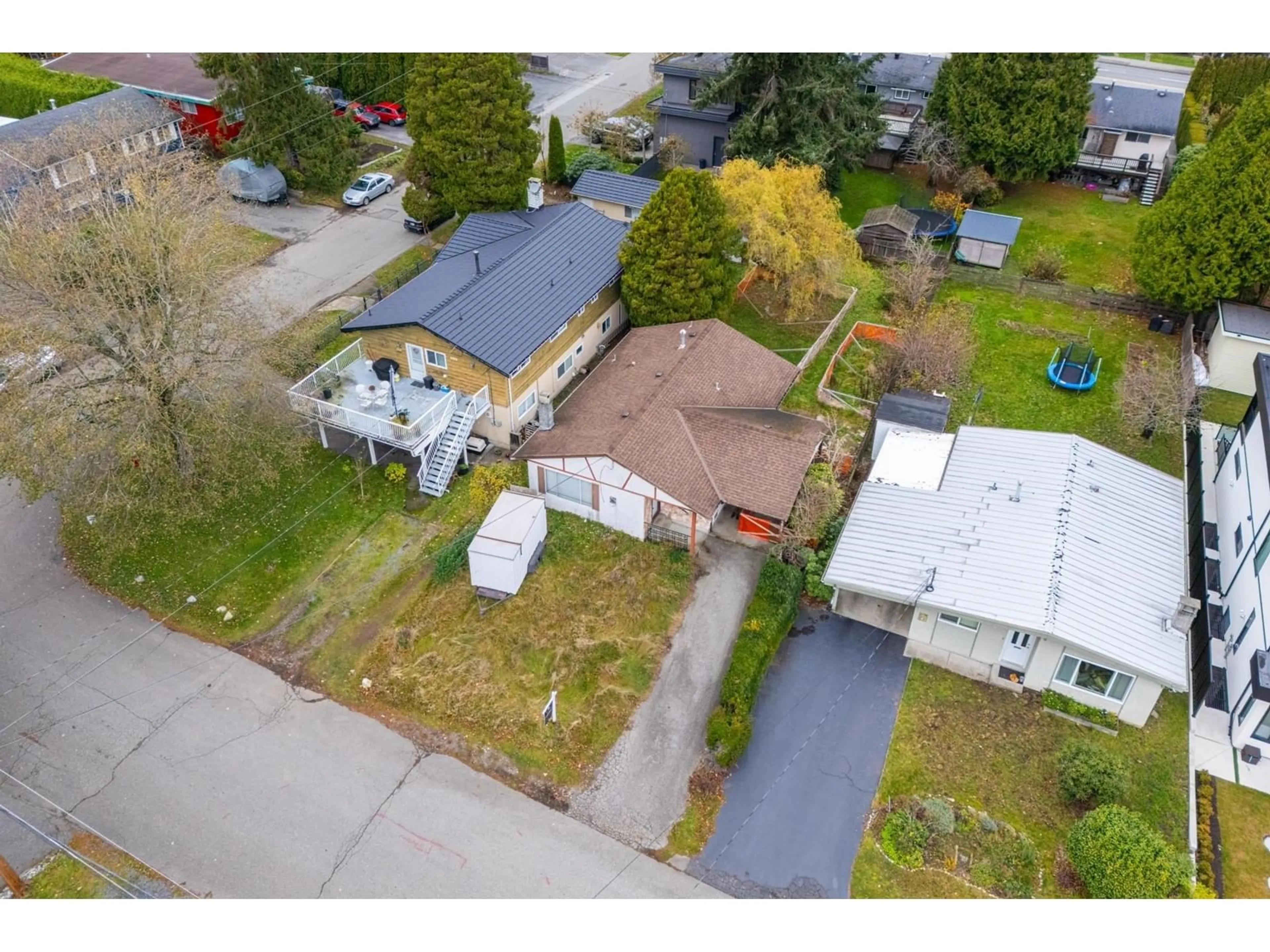 Frontside or backside of a home, the street view for 15855 VINE AVENUE, White Rock British Columbia V4B2T5