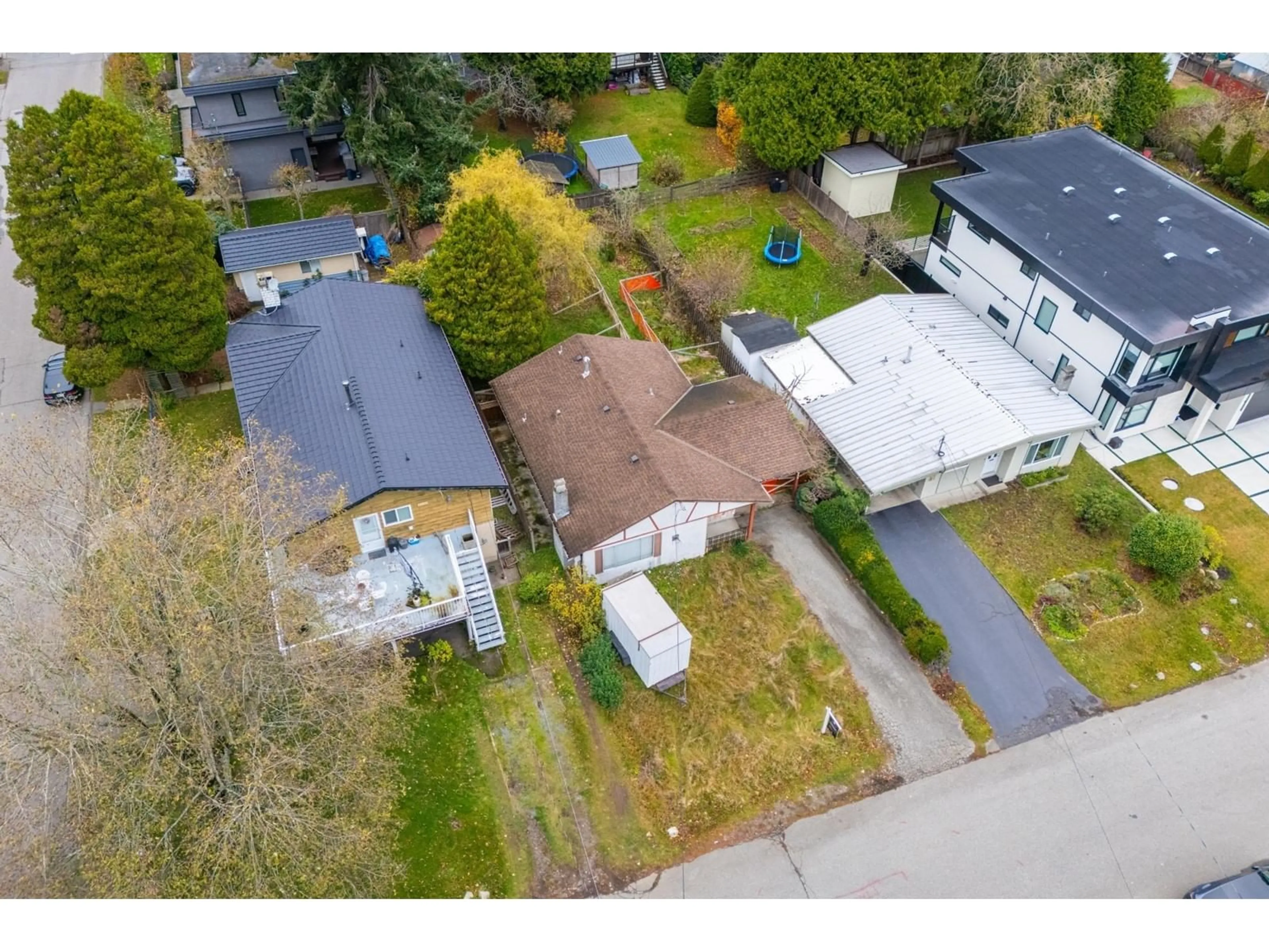 Frontside or backside of a home, the street view for 15855 VINE AVENUE, White Rock British Columbia V4B2T5